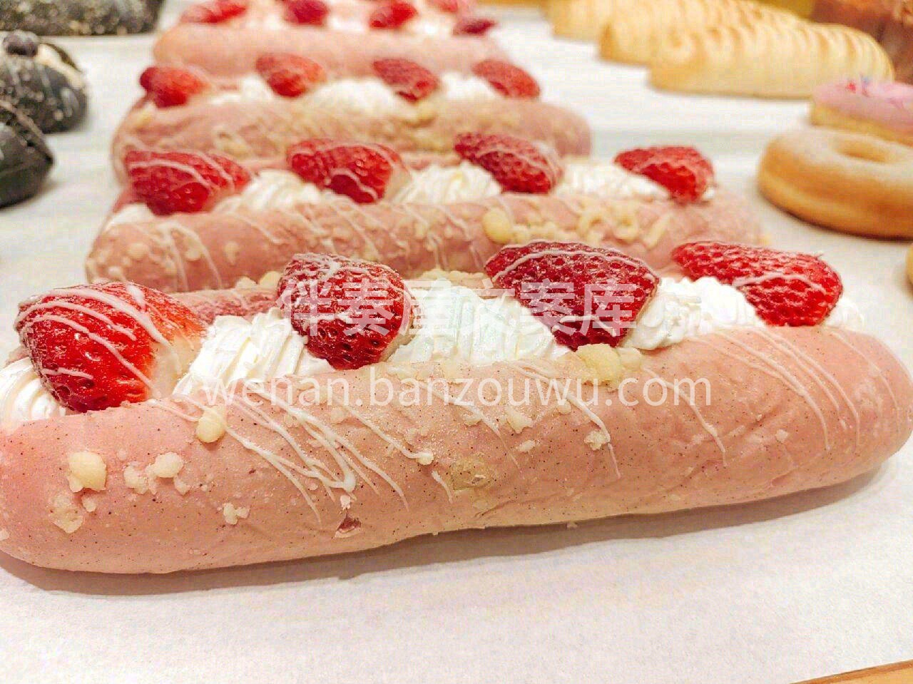 🍓草莓魔法棒面包 软乎乎的面包🥖 香喷喷 配图1