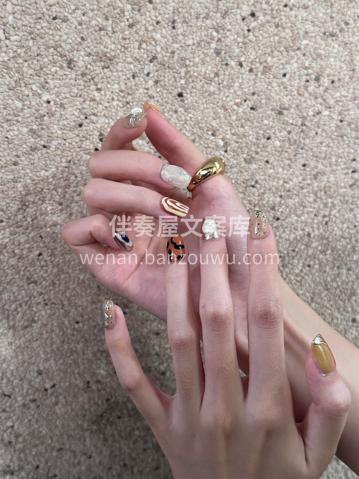 ins风美甲、秋天的氛围感美甲 配图1