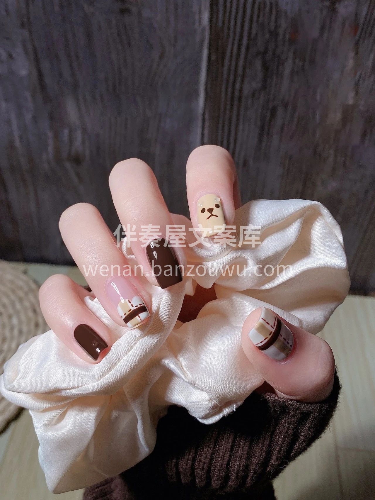 奶咖色系美甲 一上手就超有高级感 💖 介