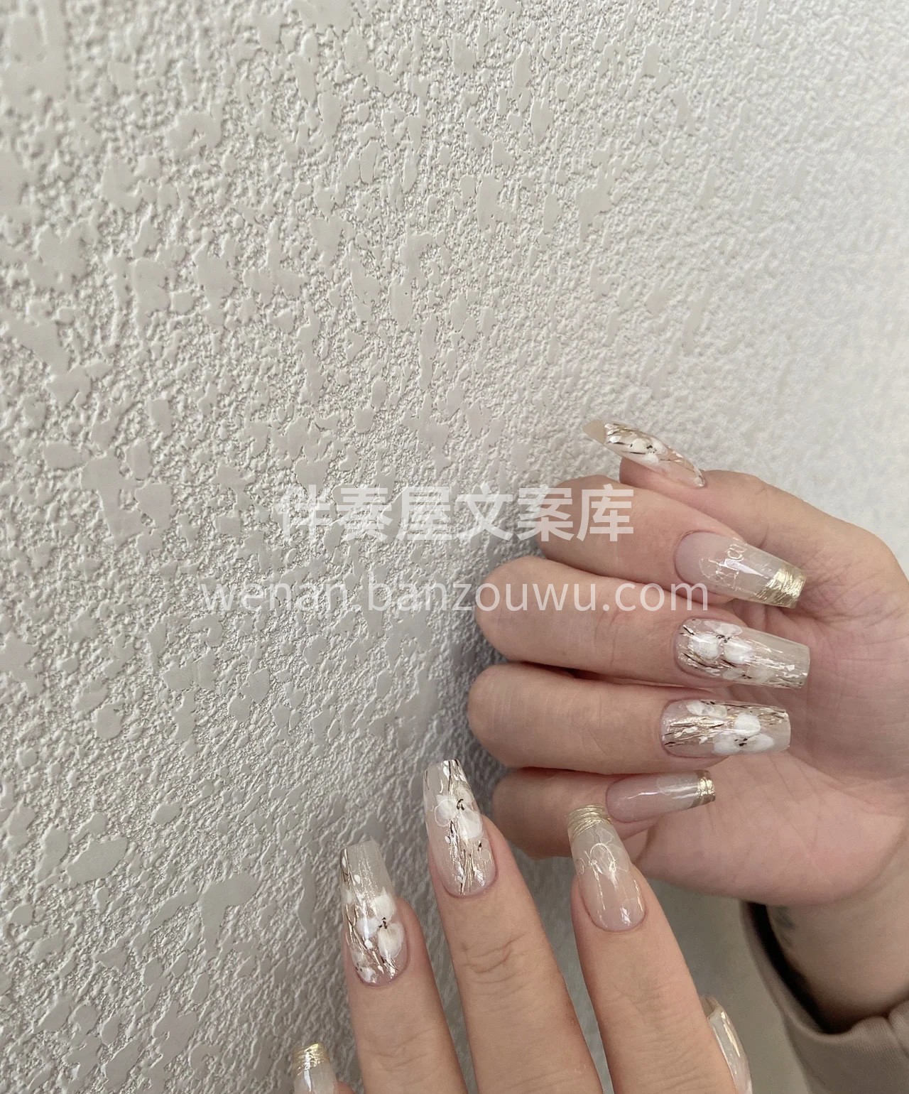 当花学会照镜子 世界就盛开了另一朵花 配图1