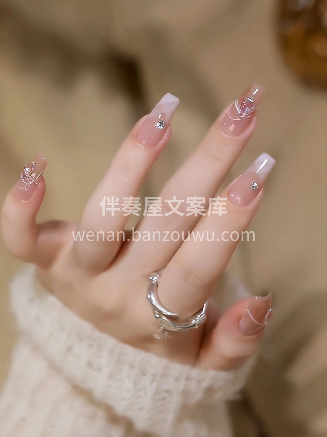 ╭◜◝ ͡ ◜◝╮ ( ♔˘⌣˘♔ )  配图1