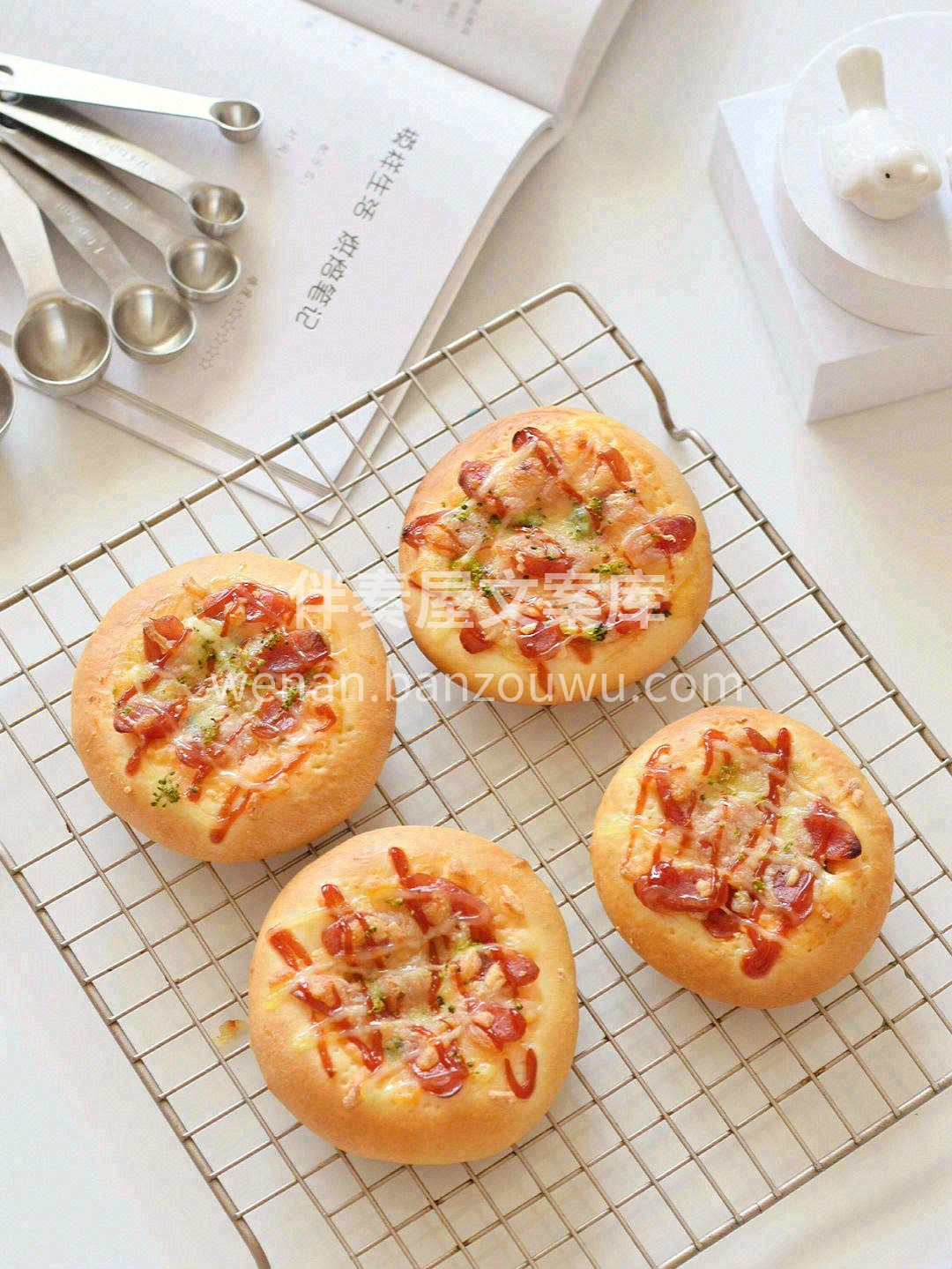🍕当烤得金黄的火腿粒与香葱碎在披萨上相遇 配图1