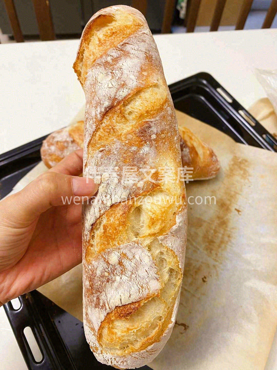 🔥刚烤出的法棍是香香脆脆外酥里软的🥖，并 配图1