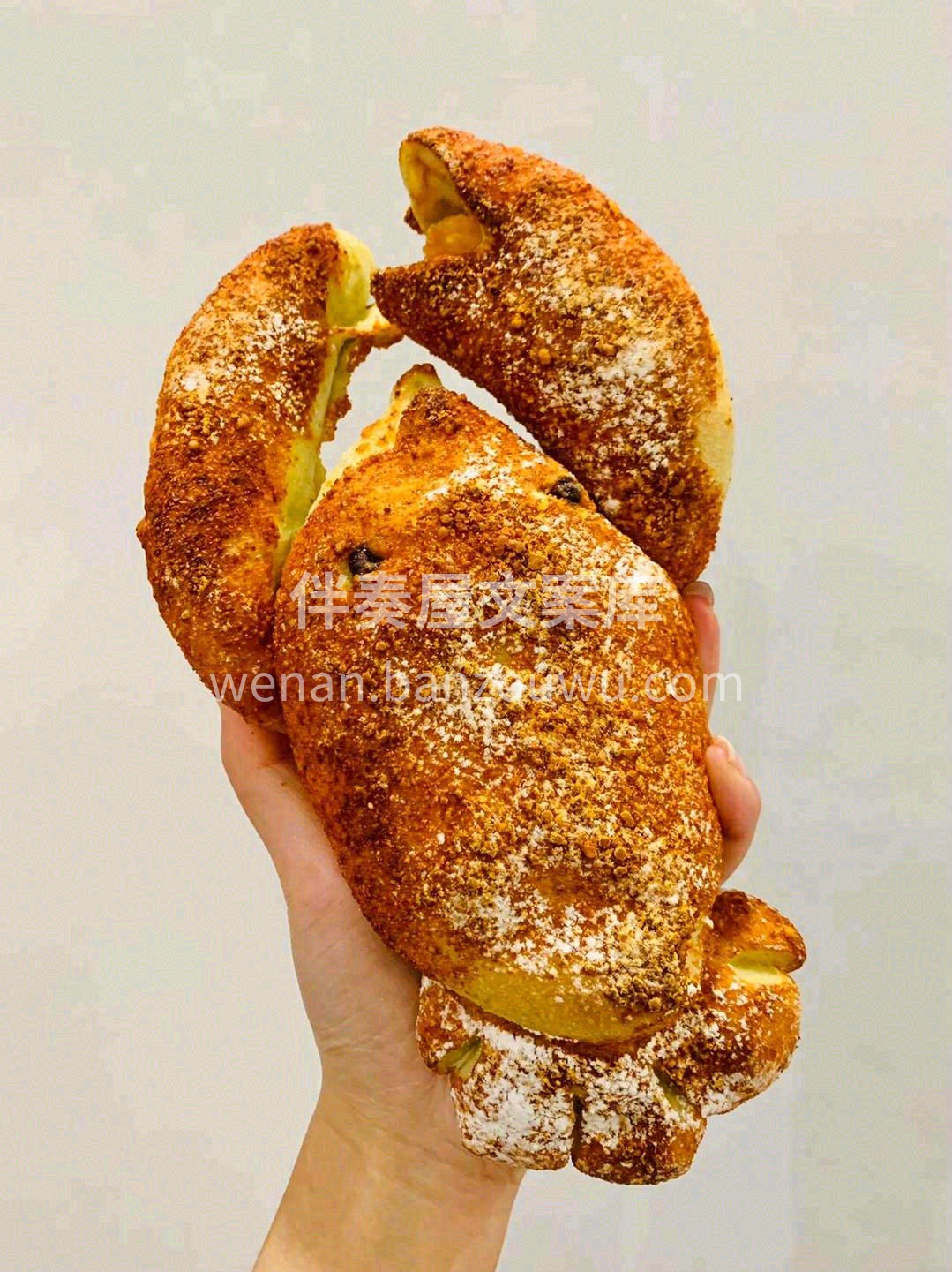 小龙虾欧包🦞，整体调味是甜辣口🌶️，外面 配图1