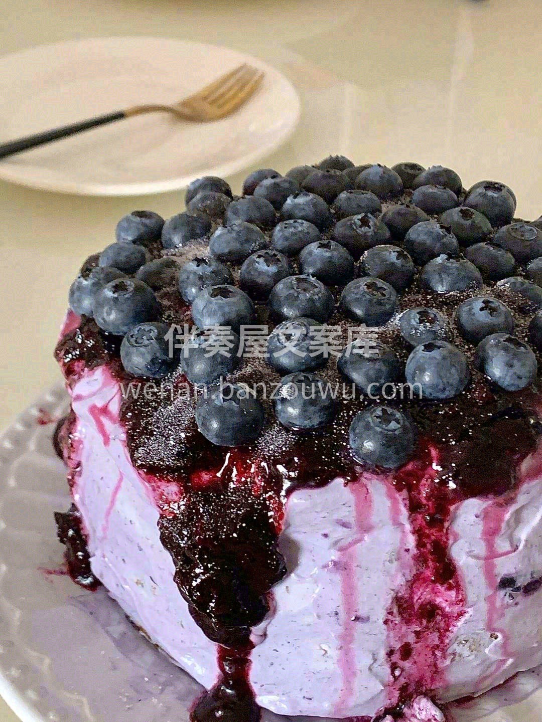 蓝莓瀑布蛋糕🍰 一层是蓝莓酱铺满了大颗的 配图3