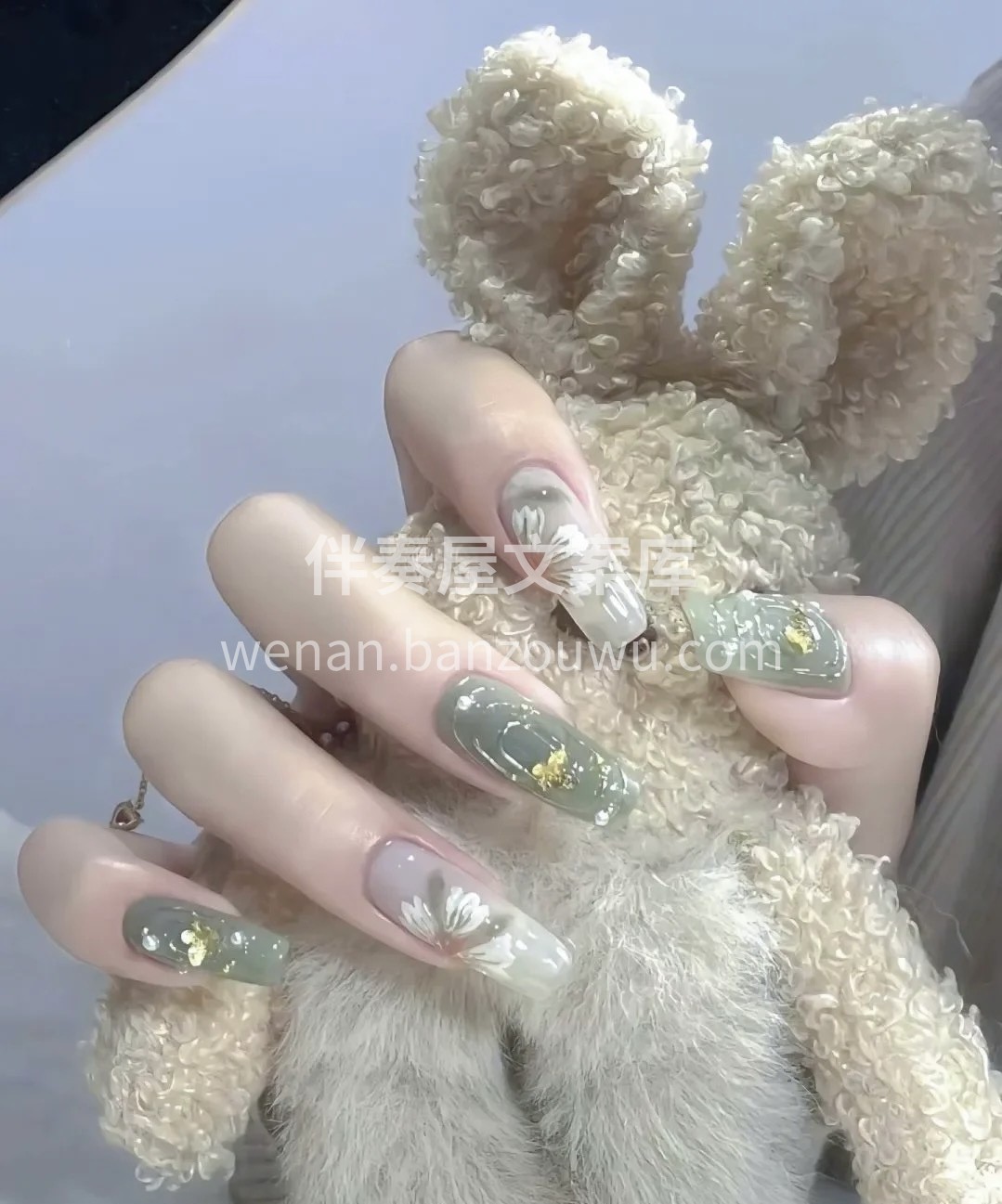 有人说，指尖的精致感是女人的第二张名片， 配图3