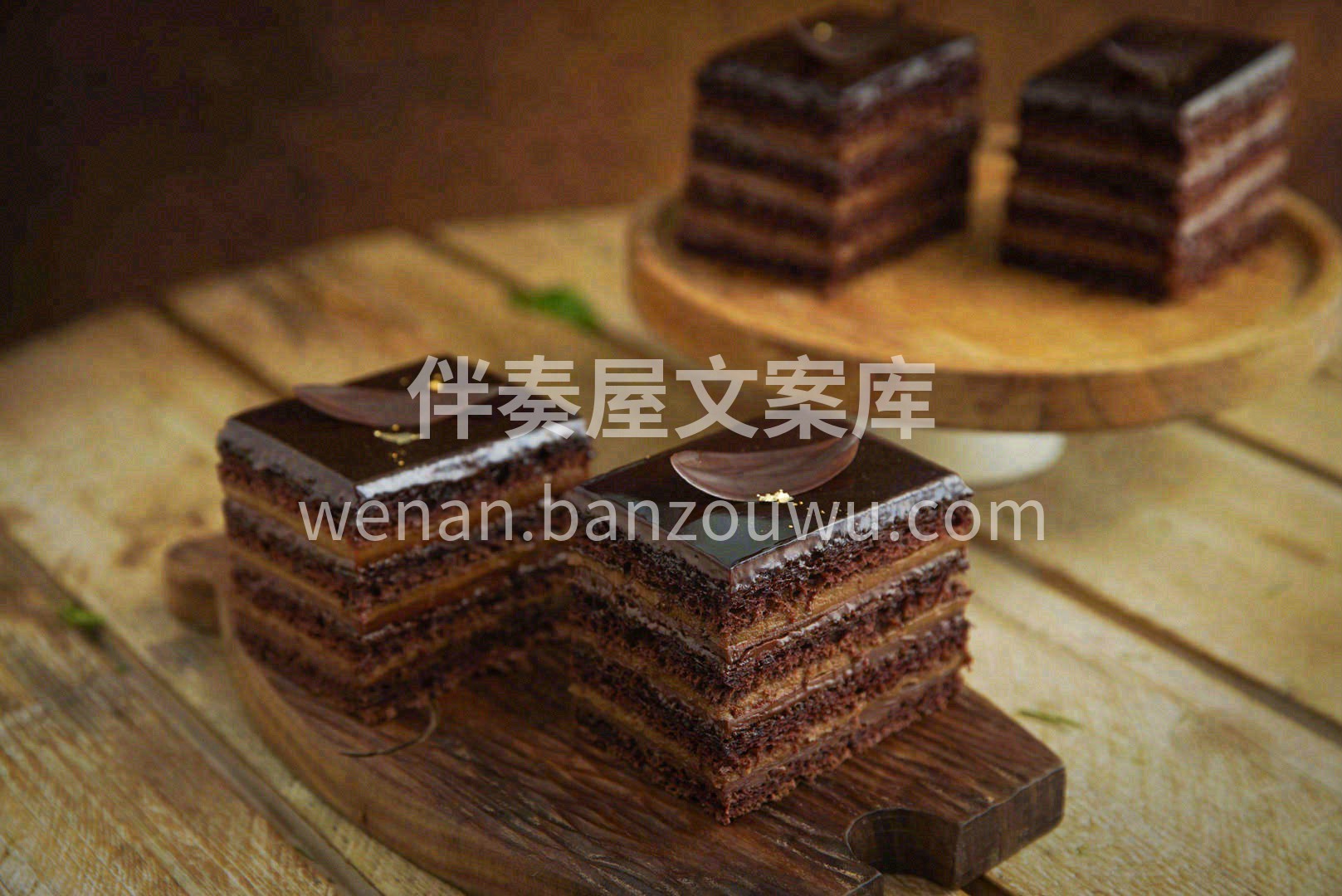 🍰蛋糕的外形四四方方的放在小碟中🍽️ 都 配图3