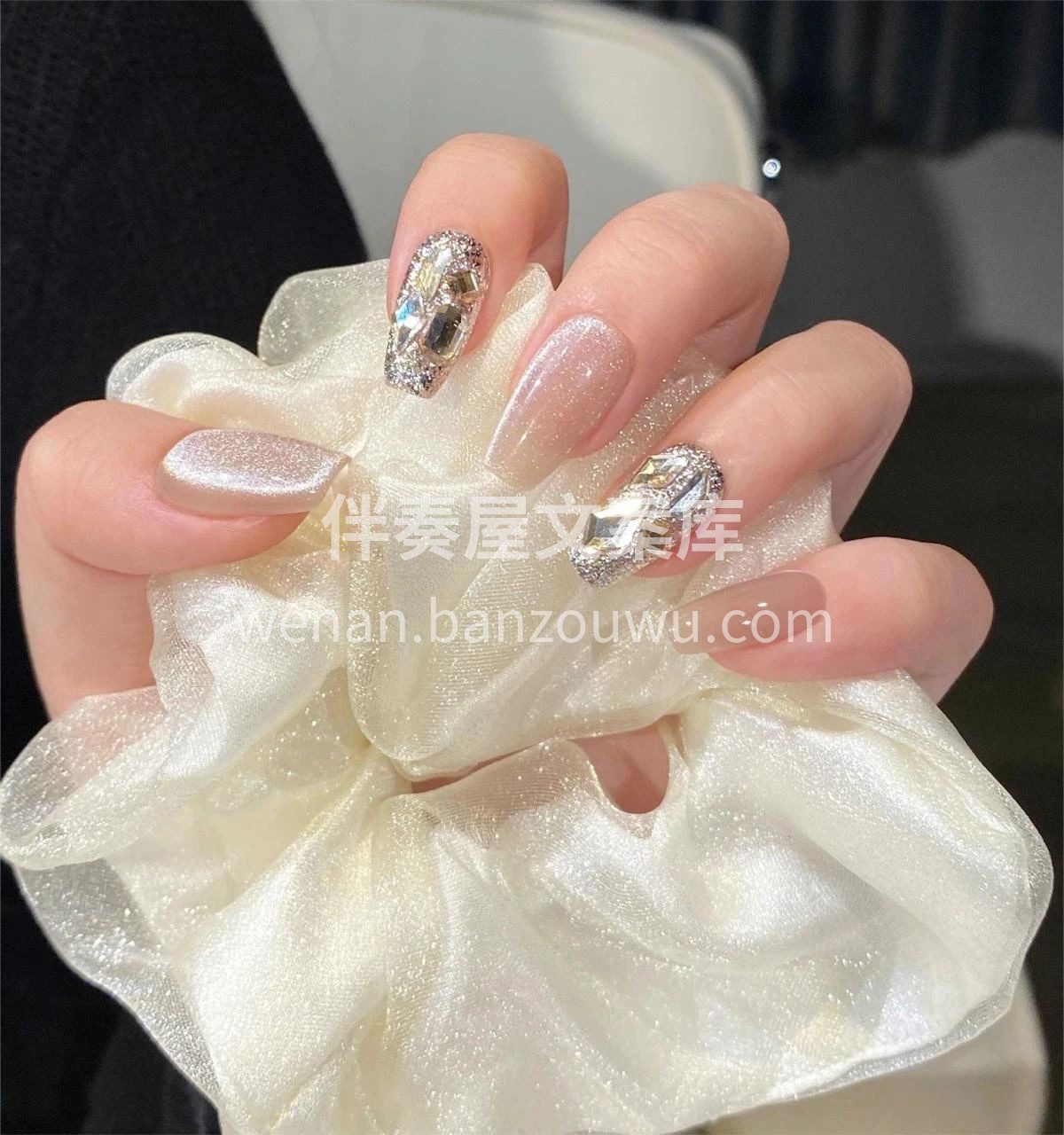 猫眼➕碎钻💎闪爆啦！ 猫眼美甲永不过时 