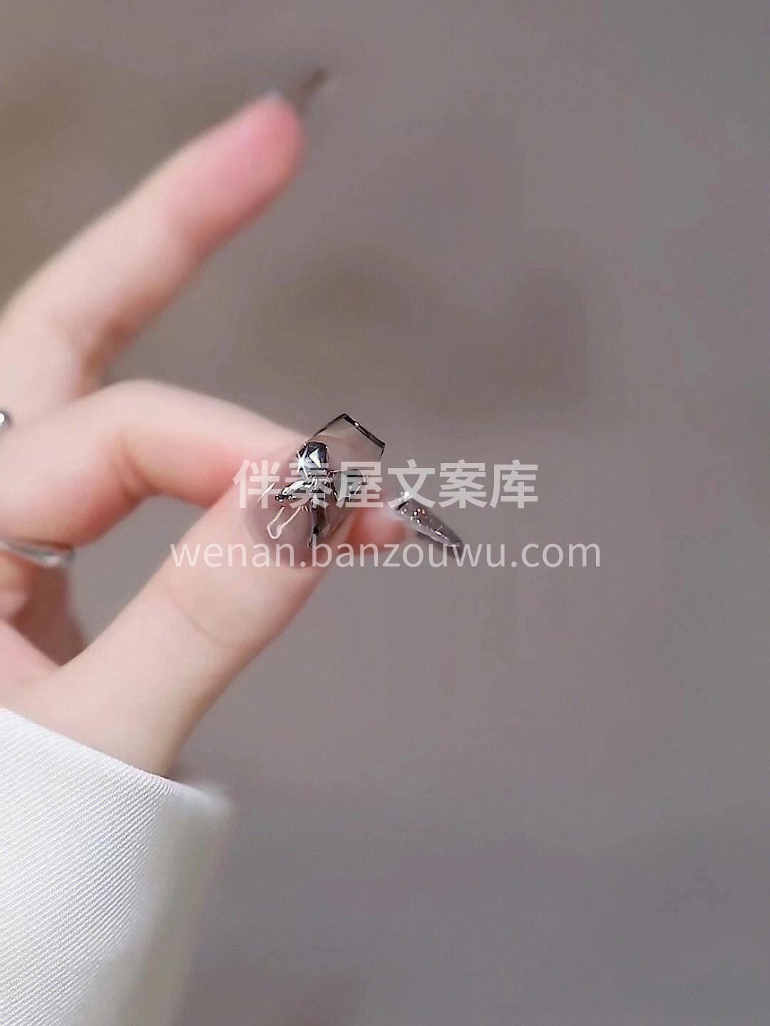 Mᴇɪ ᴊɪa 色彩席卷指尖 一股清流  配图1