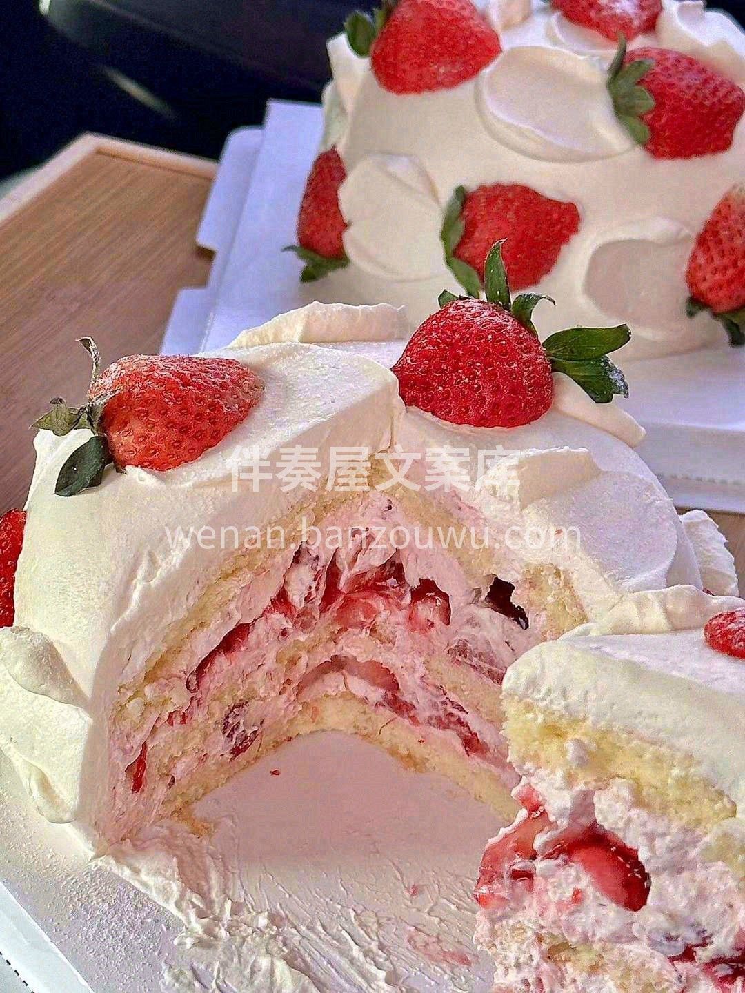 冬日❄️里的第一颗🍓草莓炸弹蛋糕🍰 外表 配图3