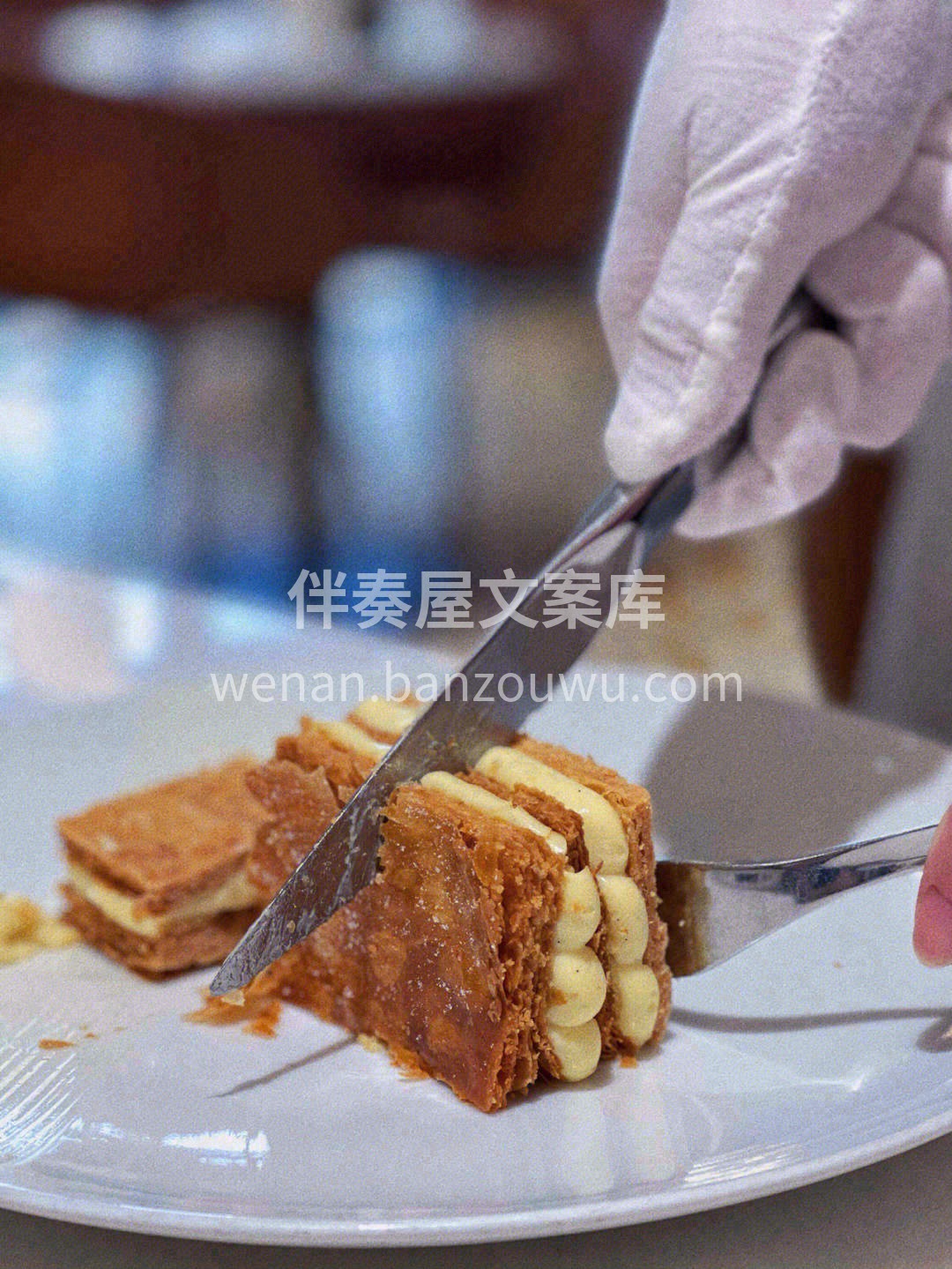 酥皮的制作工艺非常繁琐，经过多次反复开酥 配图2