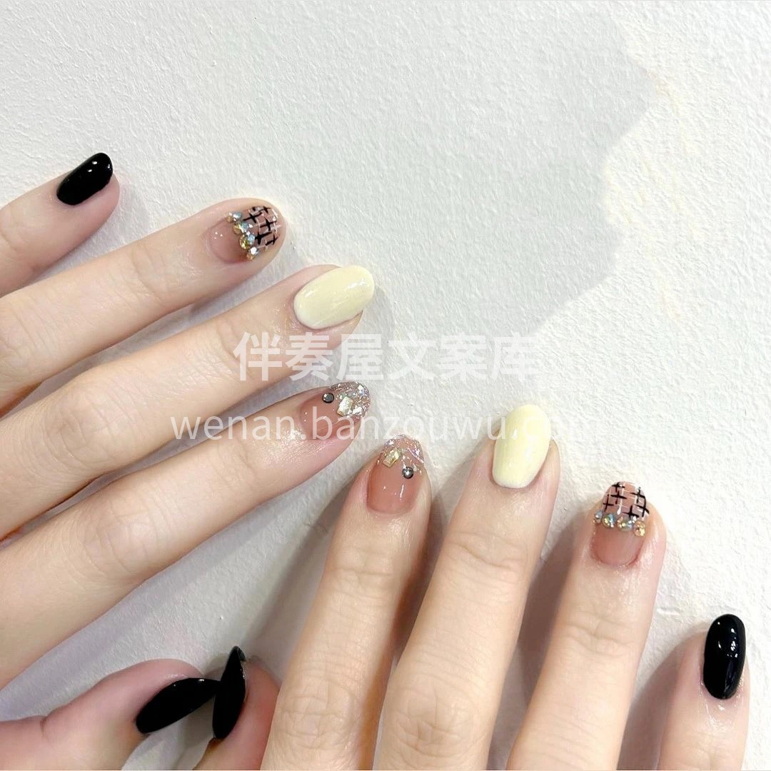 简约不简单，点缀细节美 精致女孩的指尖 