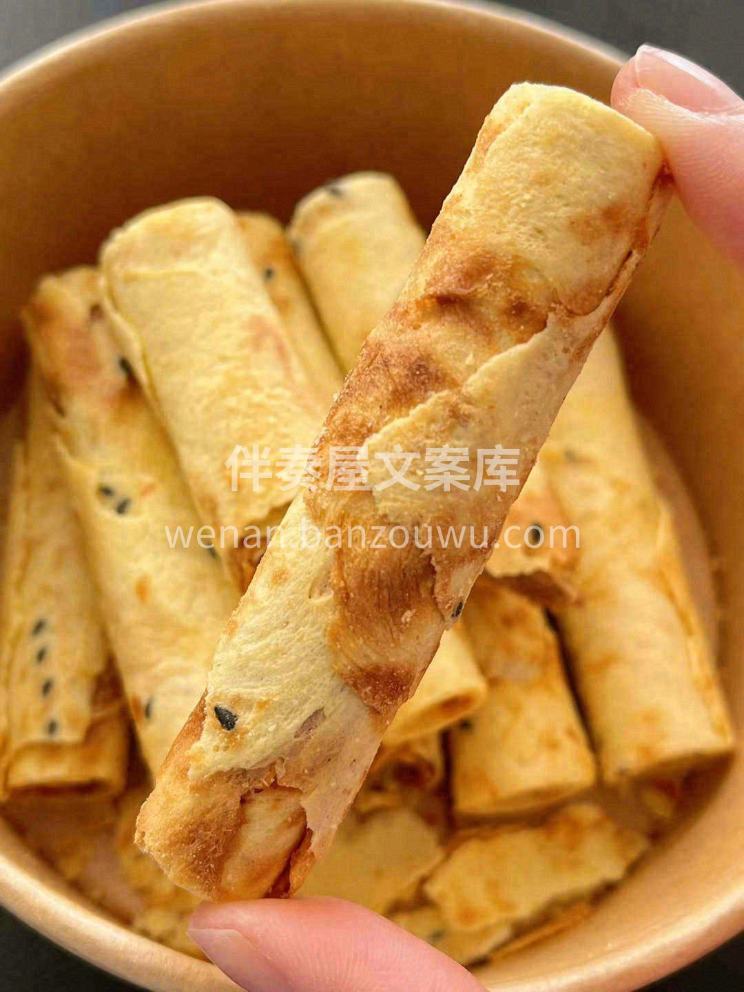 每一支空气蛋卷✅ 都是这样一支支手工卷制 配图2