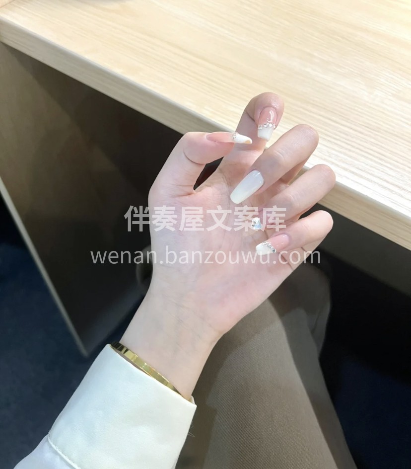💅白色永远的神🤍 白色美甲真的太好看啦！ 配图1