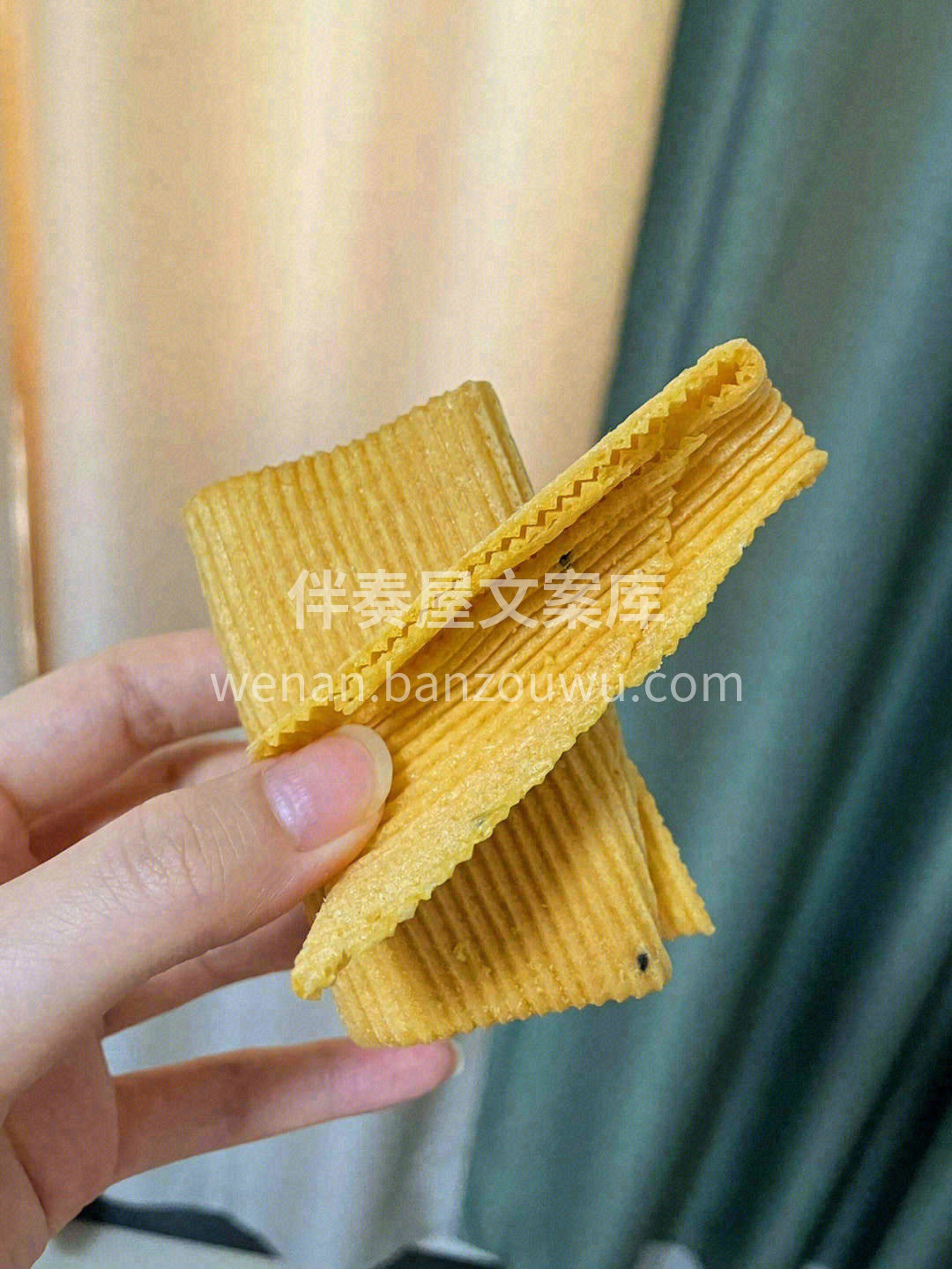 👐手指轻轻一按就脆成小块了，稍微一捻就化 配图1