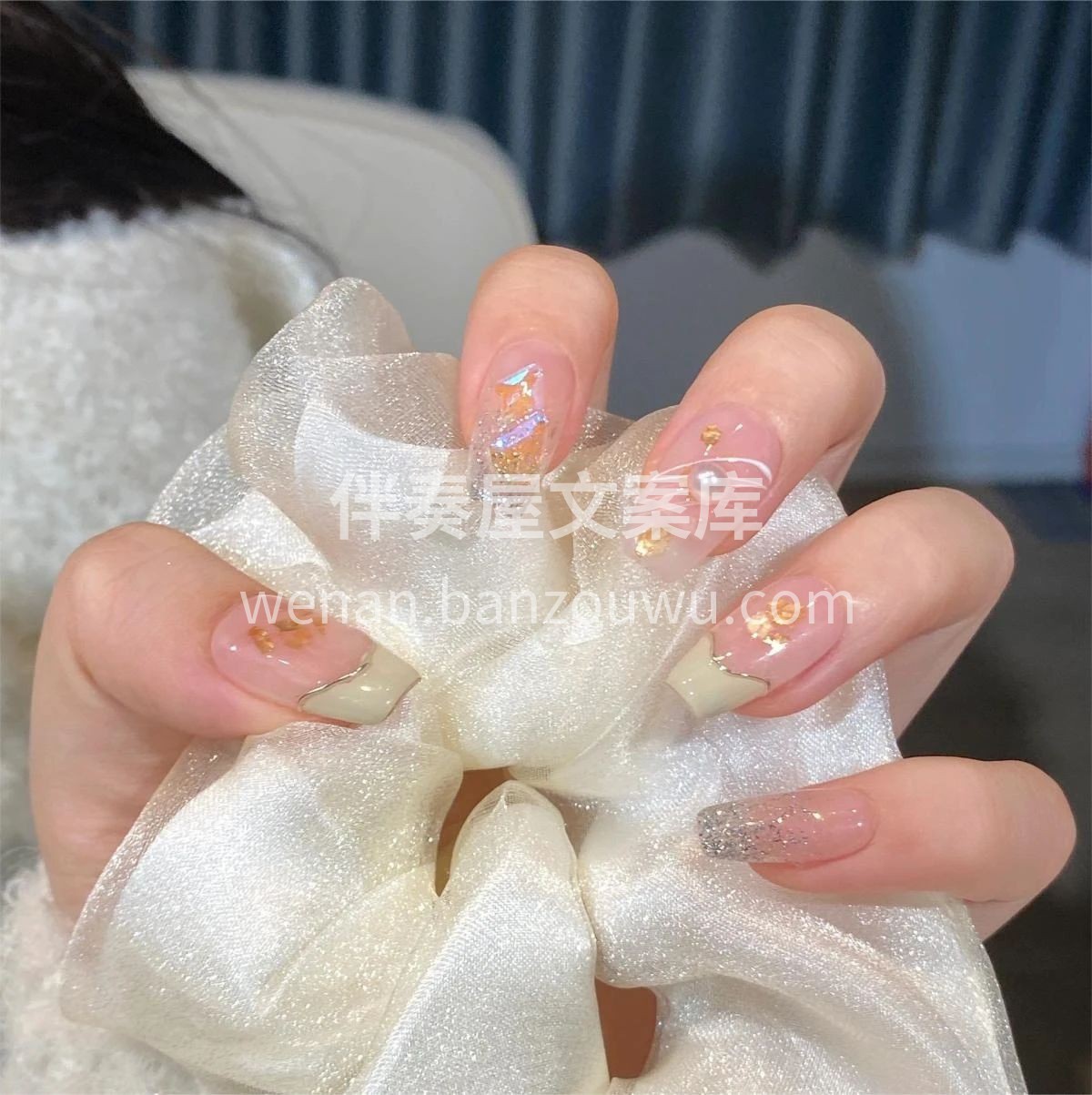 氛围感美甲 金色的锡箔纸➕银色碎钻 搭配