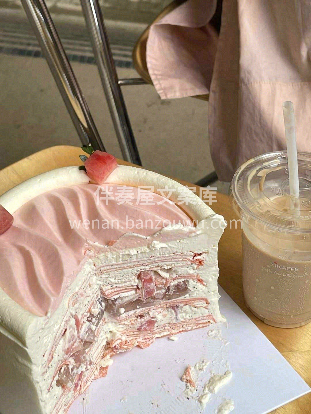🍑新鲜水蜜桃粉嘟嘟，😋铺满了整个千层蛋糕 配图2