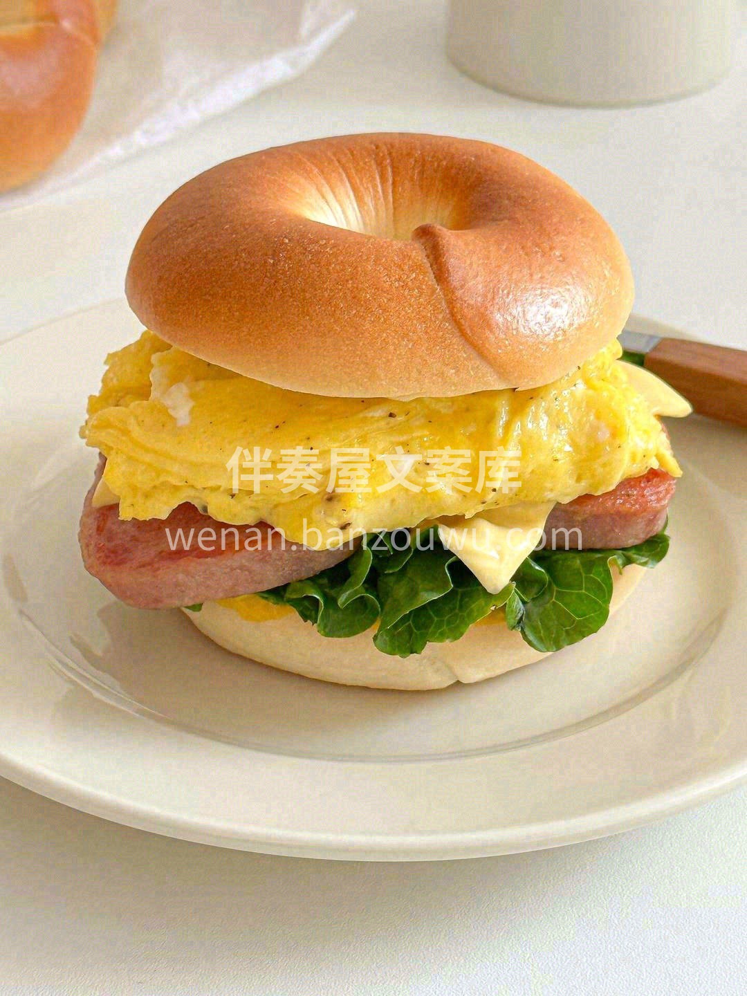 🥯贝果的口感有韧劲，吃起来费劲些🤭，这就 配图1