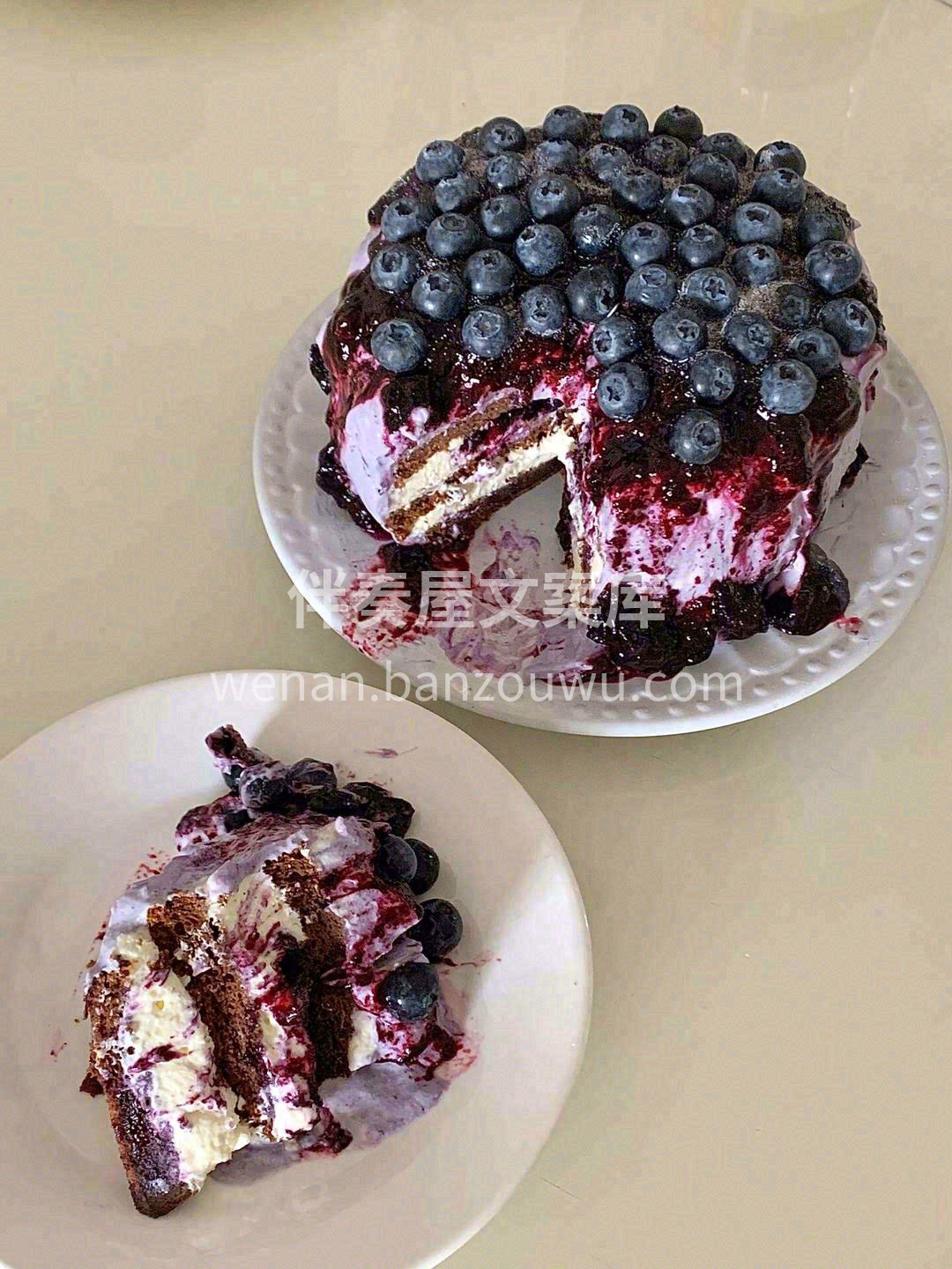蓝莓瀑布蛋糕🍰 一层是蓝莓酱铺满了大颗的 配图1