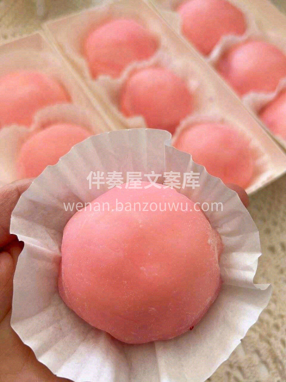 新品草莓雪媚娘上线🥁🥁 内馅包含了一整颗 配图2