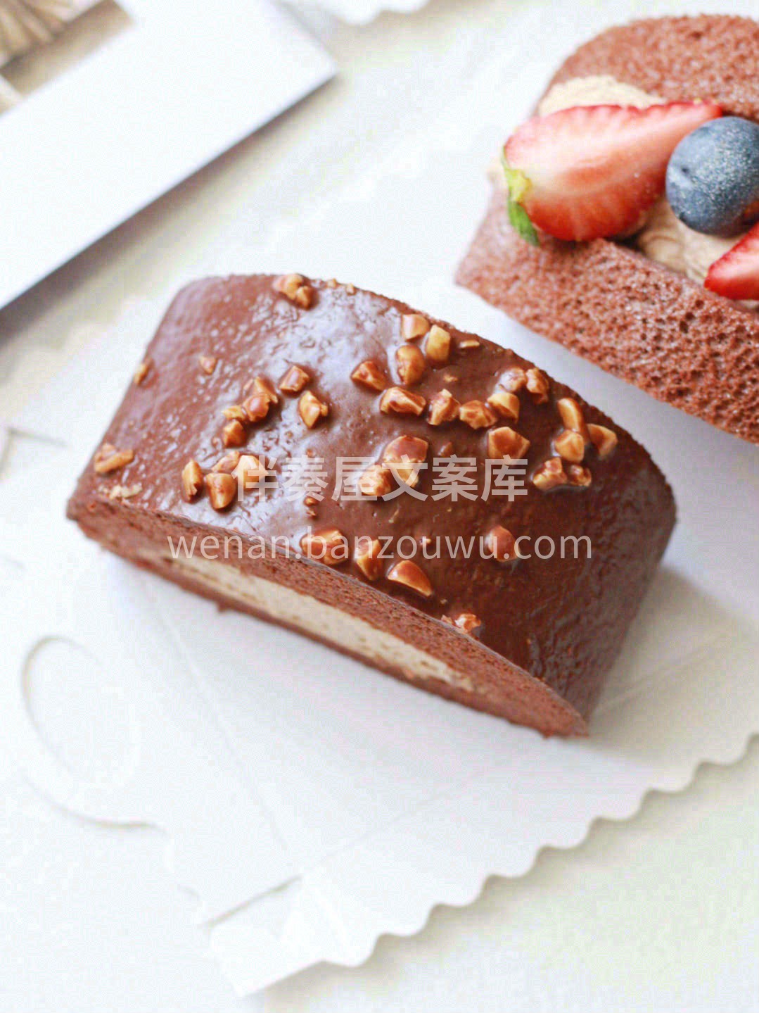 🍫巧克力蛋糕体被巧克力脆皮完全包裹，上面 配图1