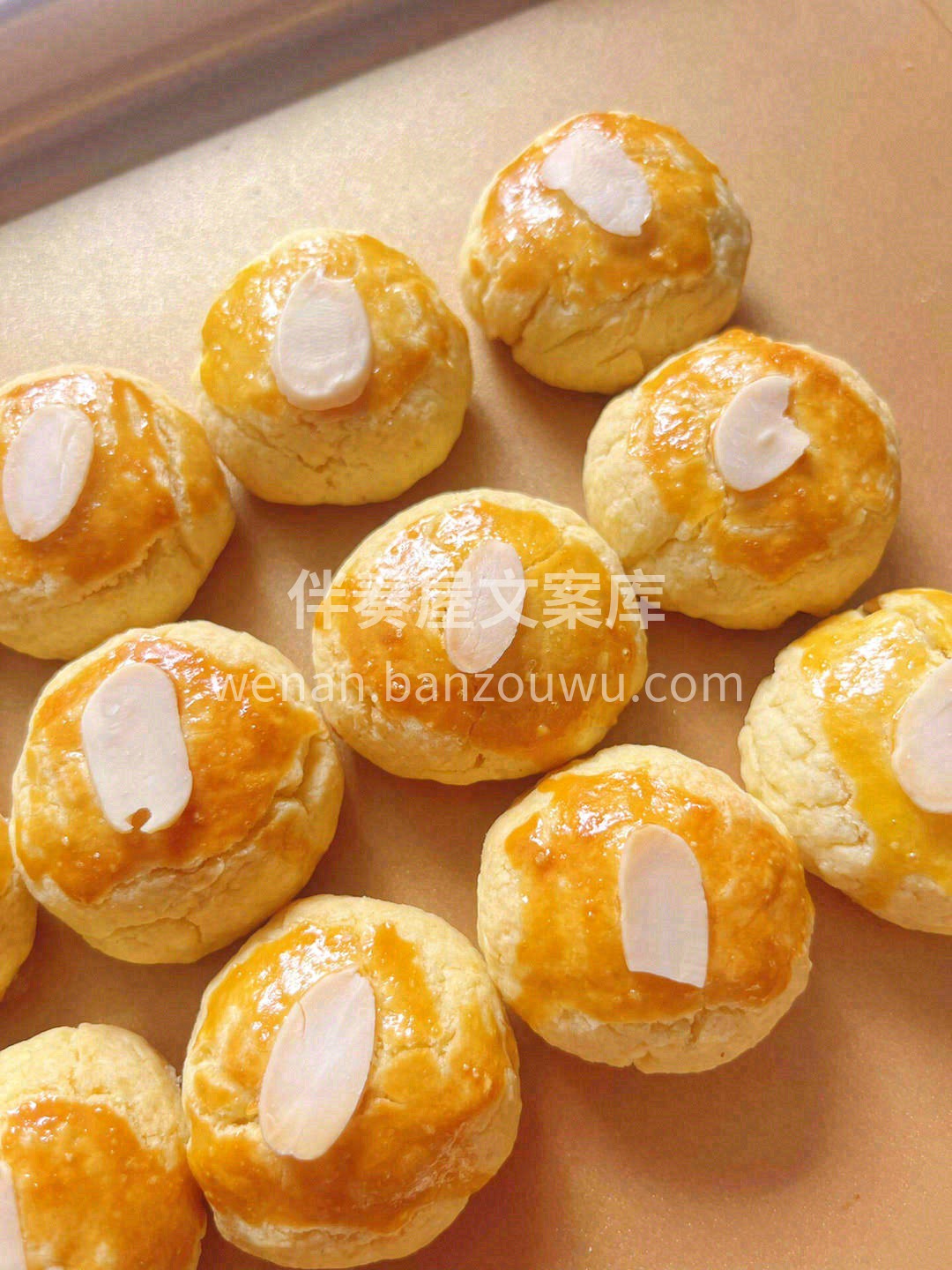 小小一个，圆圆的🍪，金黄的表面还有一片杏 配图2