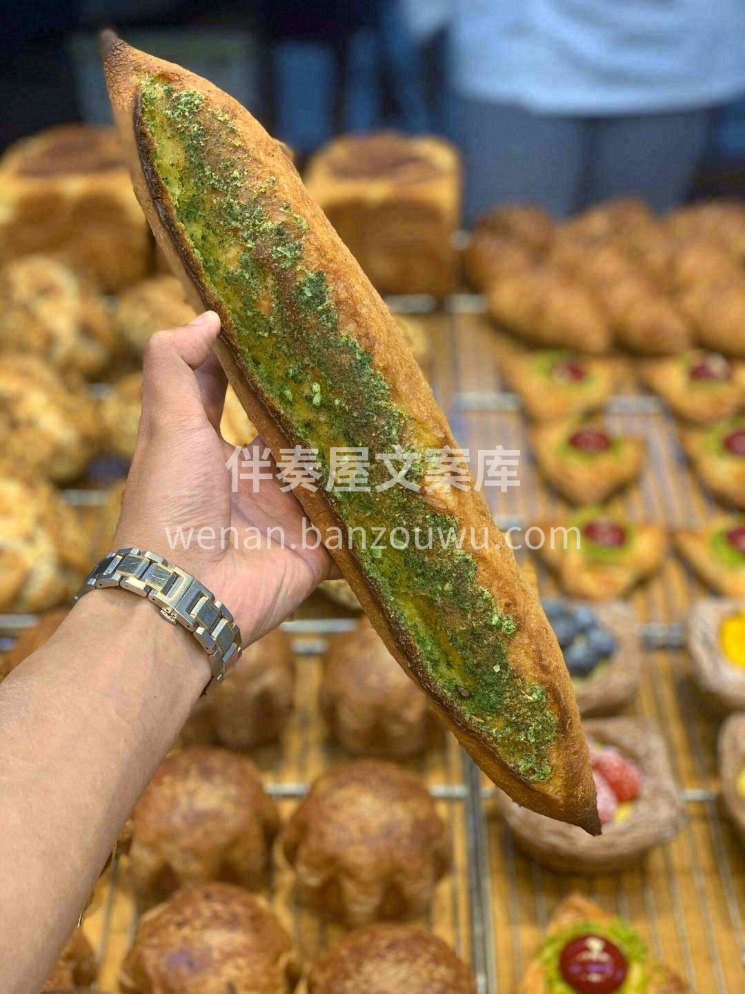 🥖 法棍表皮松脆，内里柔软而具韧性🌟 嚼