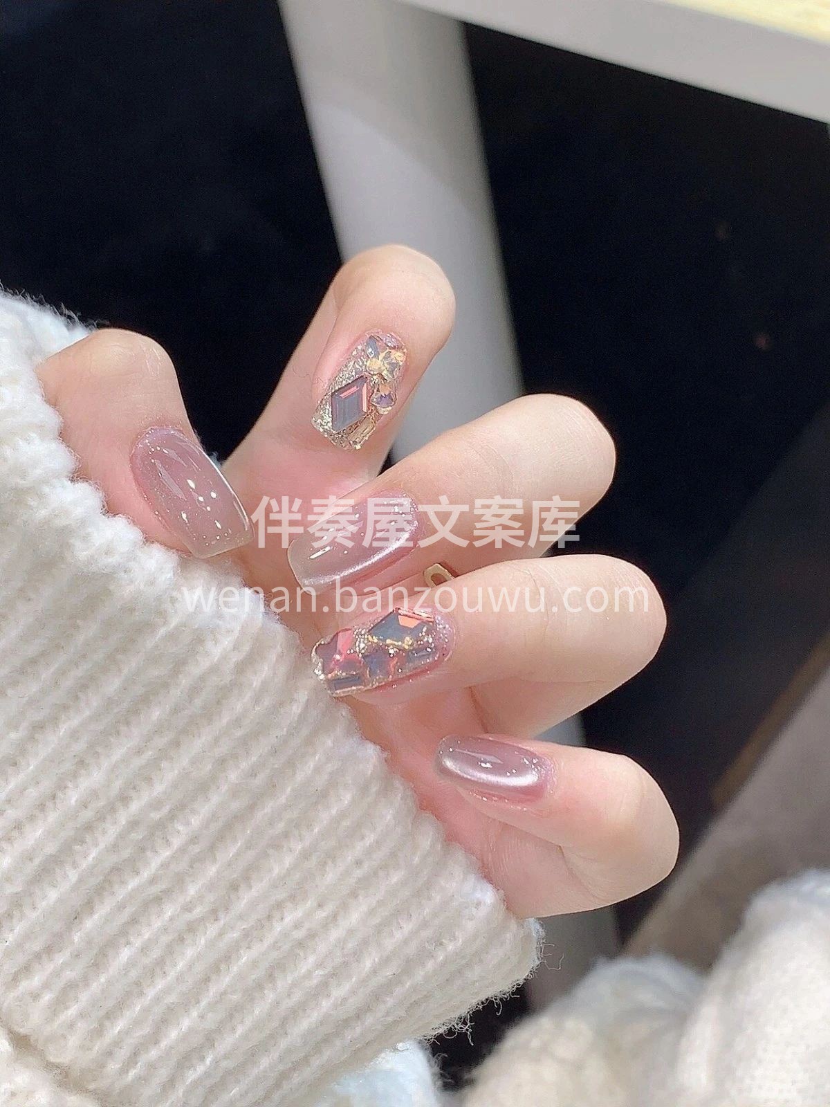做一对漂亮的指甲 无限循环你的美 指尖承