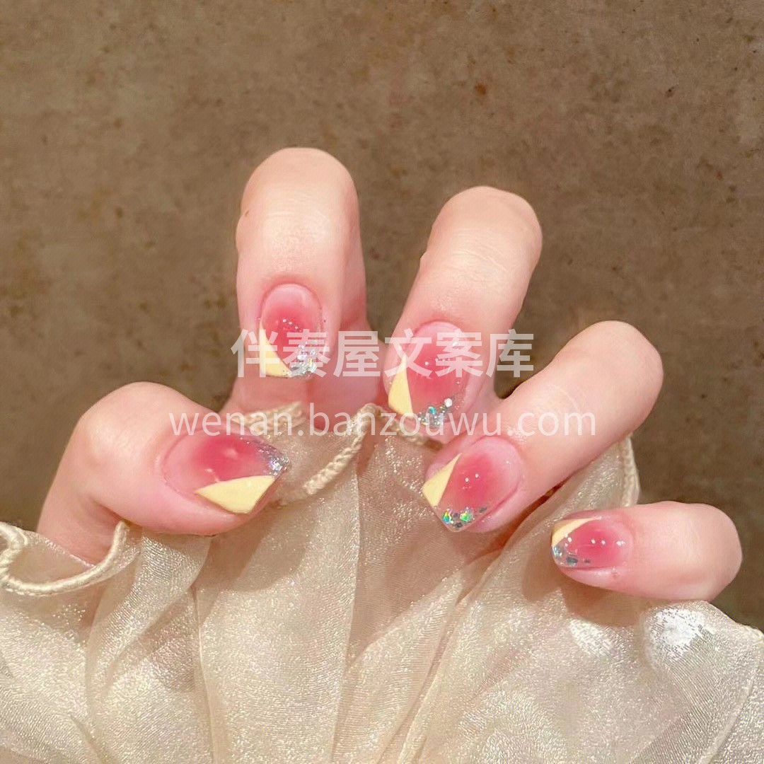 🐰今日份美甲 随‮点手‬缀的色彩✰ᯓ 配图2