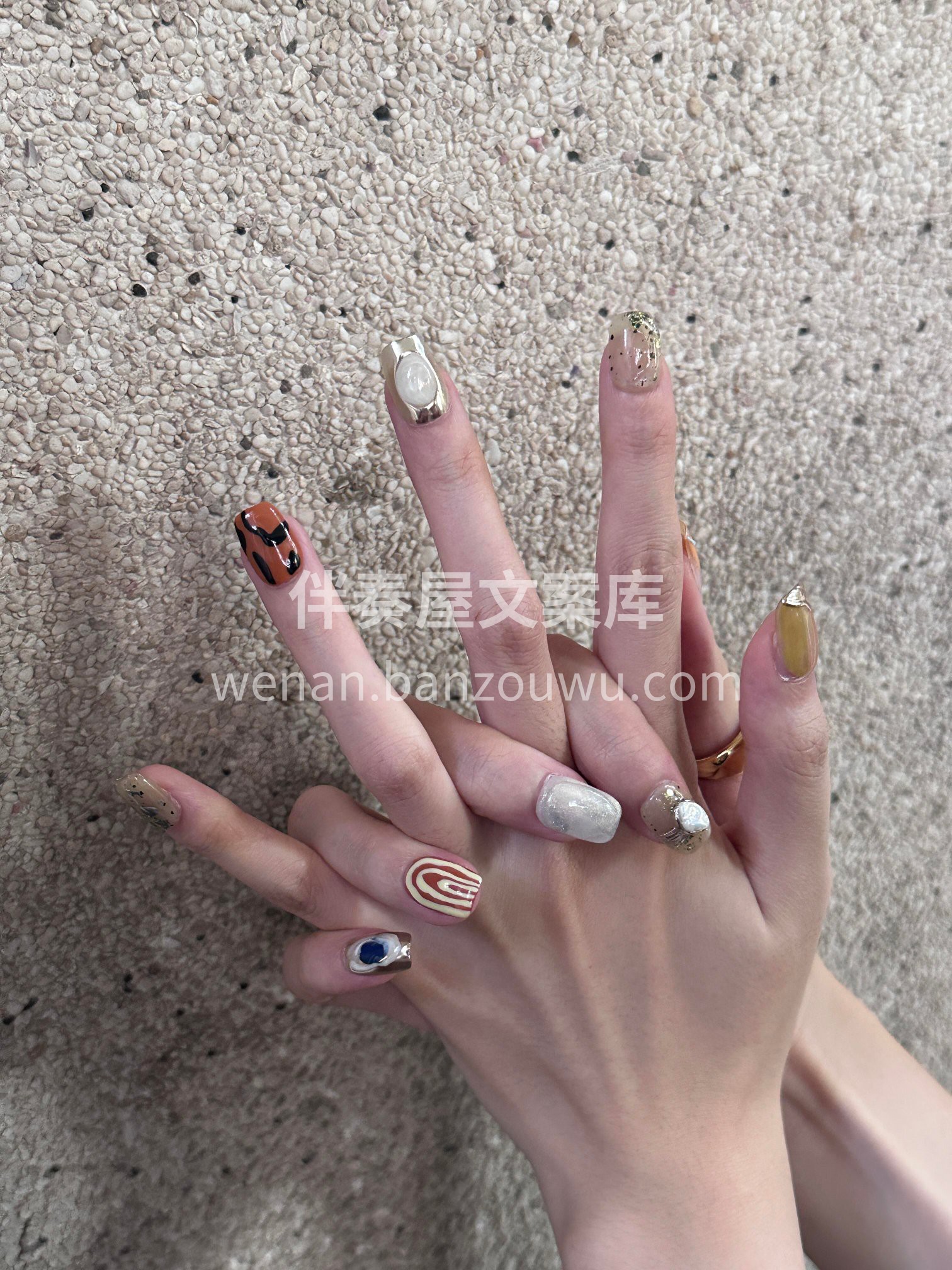 ins风美甲、秋天的氛围感美甲 配图2