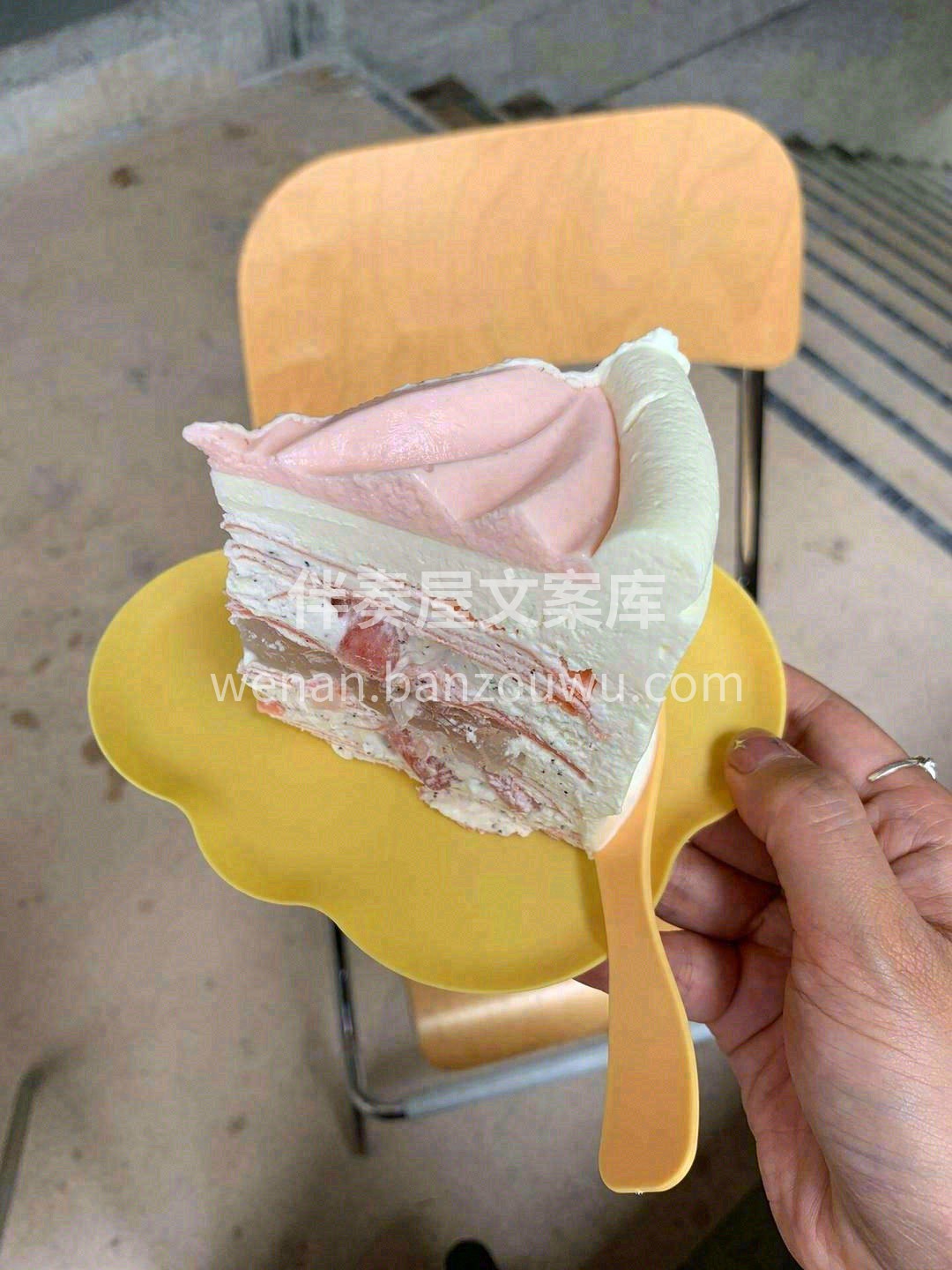 🍑新鲜水蜜桃粉嘟嘟，😋铺满了整个千层蛋糕 配图1