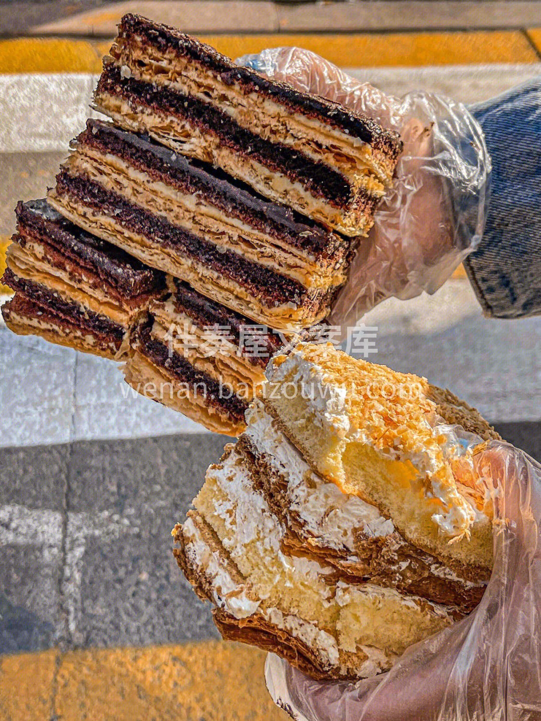 口感层次丰富，内陷料很足，满满的核桃仁，