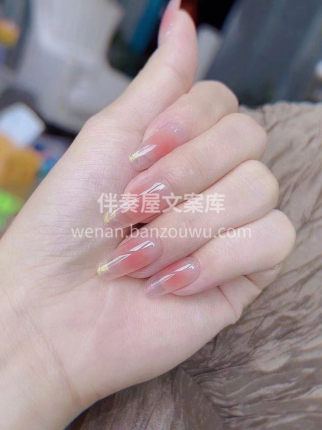 腮红人鱼姬美甲 闪闪的也太显白啦 ꔛ☺︎ 配图1