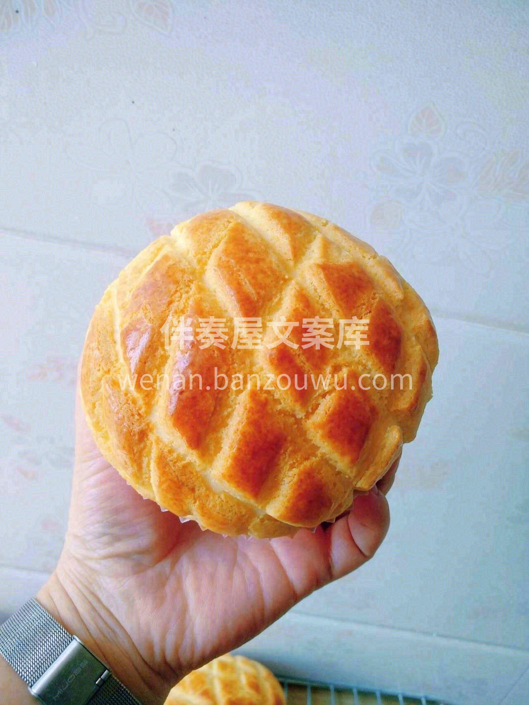 🍍整个菠萝包奶香浓郁，咬上一口😋，奶香与 配图1