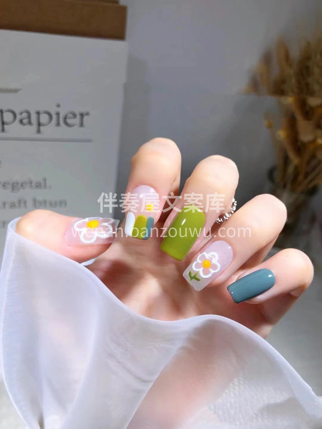 散落人间的小仙女 指尖都闪烁着耀眼的光芒 配图3