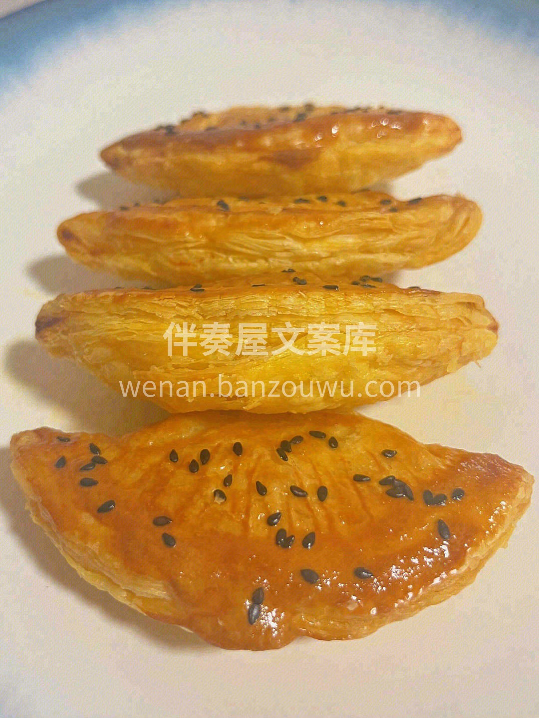 榴莲酥成品色泽金黄诱人，黄金配比的用料， 配图2