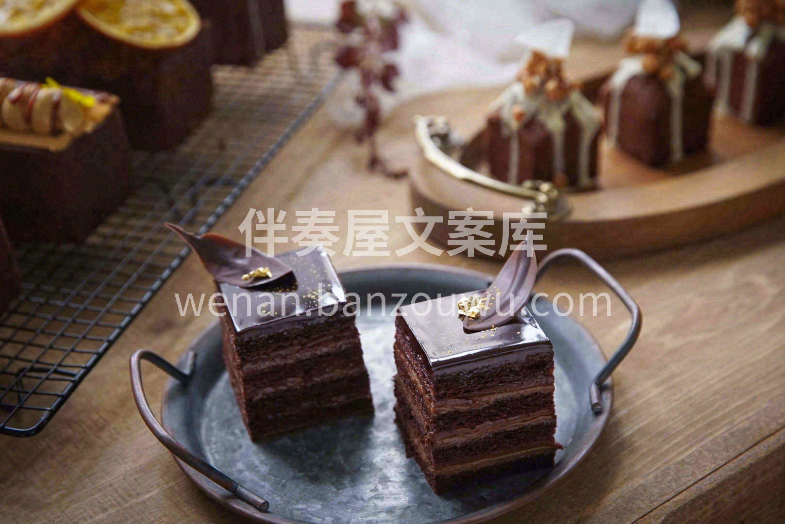 🍰蛋糕的外形四四方方的放在小碟中🍽️ 都 配图1