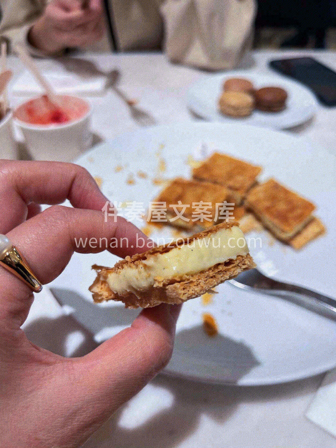 酥皮的制作工艺非常繁琐，经过多次反复开酥 配图1