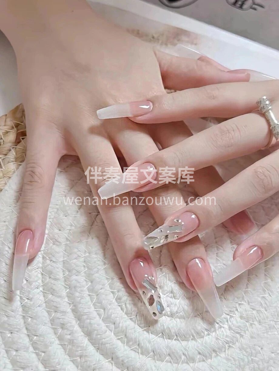 今日份美甲 极光交织出夜幕的星河 点缀指