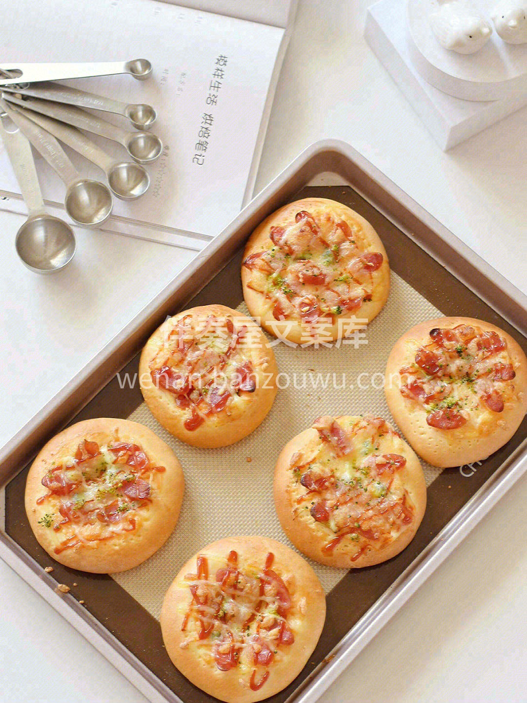 🍕当烤得金黄的火腿粒与香葱碎在披萨上相遇 配图2