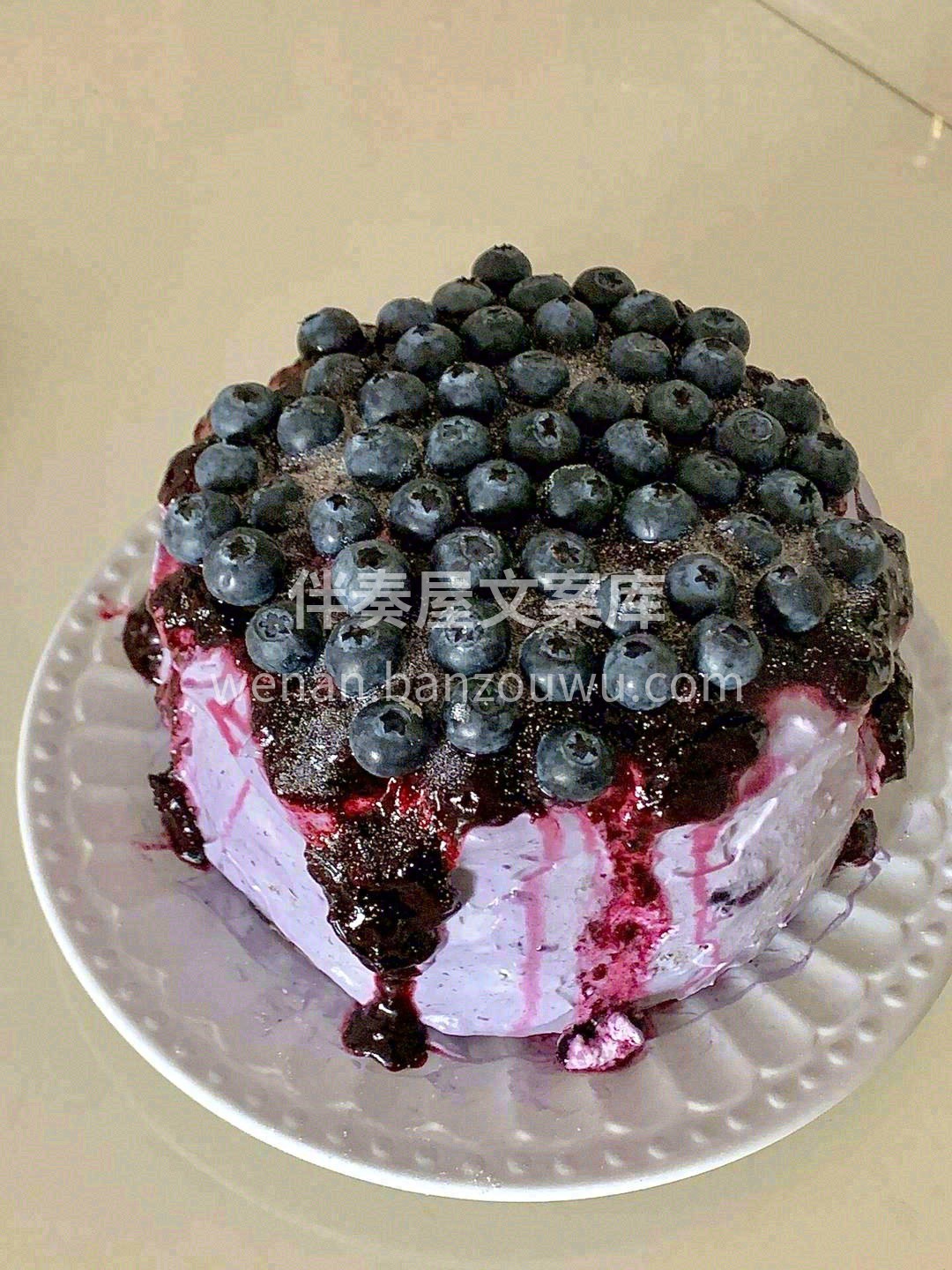 蓝莓瀑布蛋糕🍰 一层是蓝莓酱铺满了大颗的 配图2