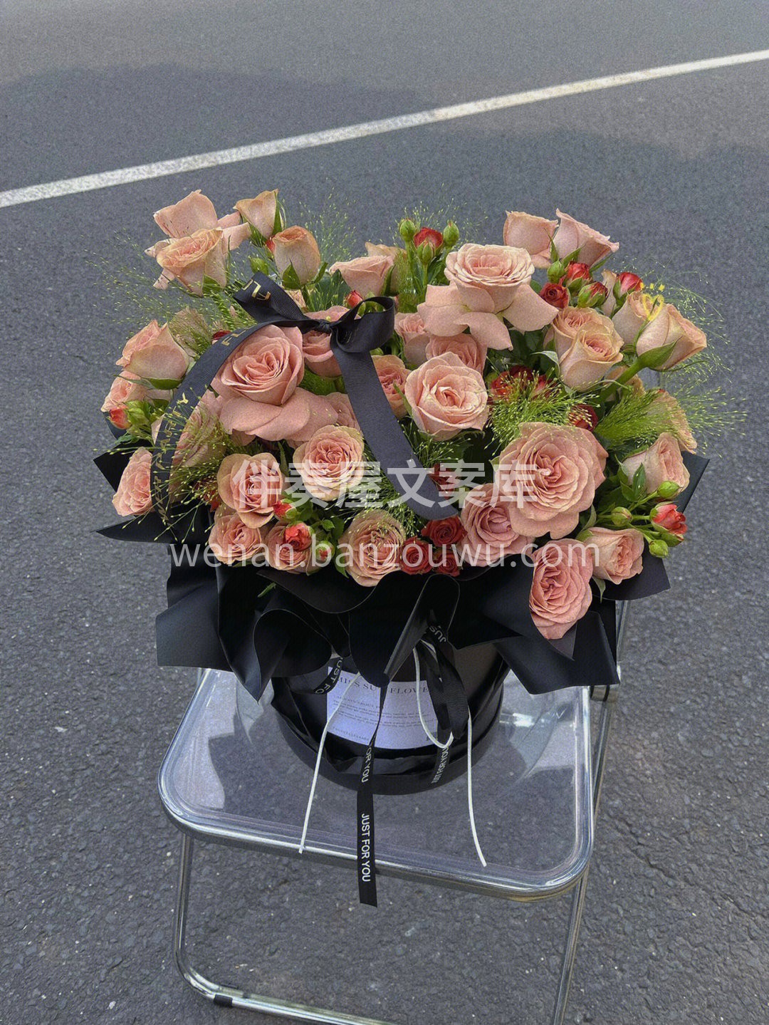 客订卡布奇诺玫瑰抱抱桶 淡咖啡色的玫瑰花 配图1