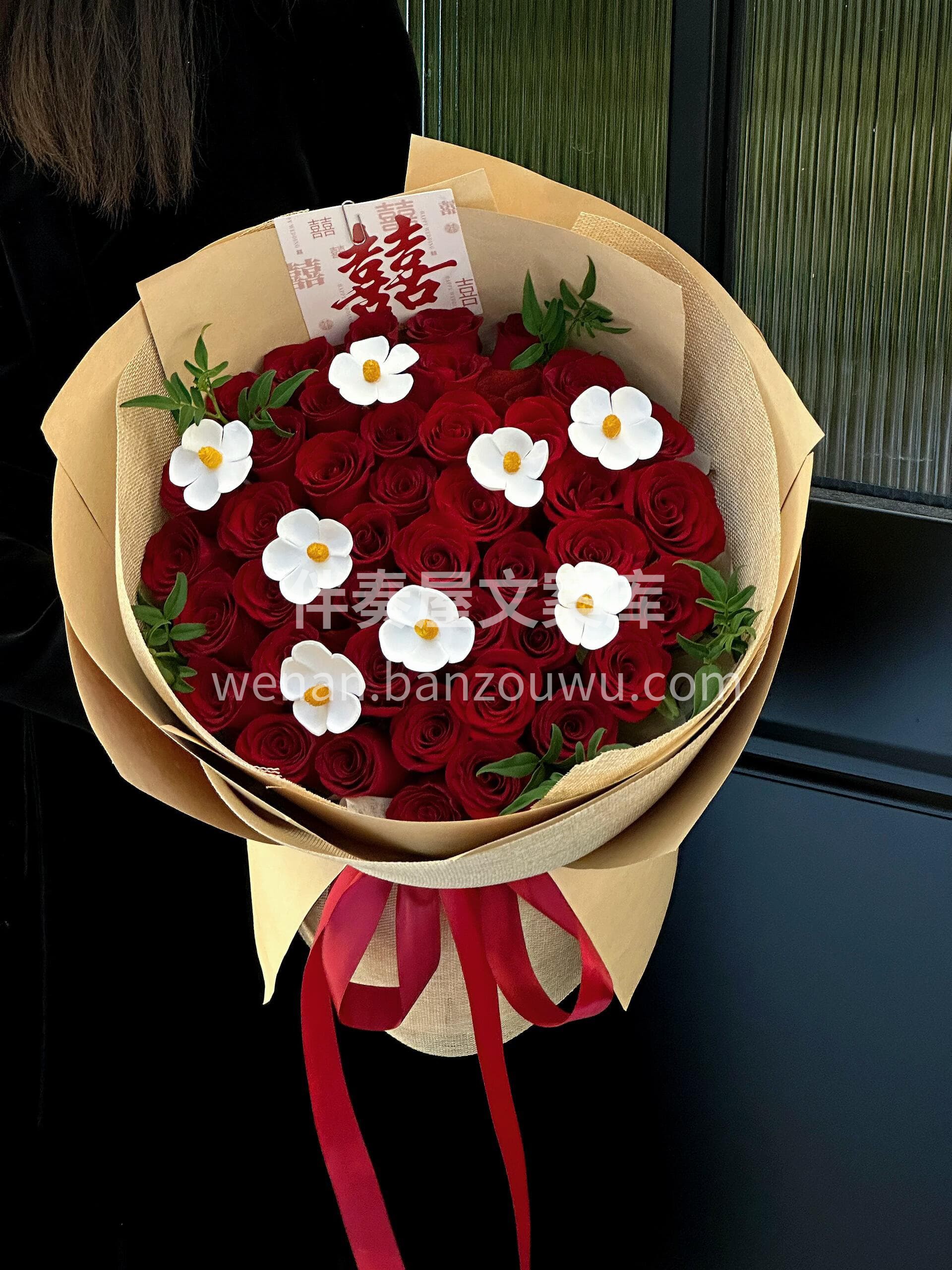 红色系订婚花束🎈 红是心动的滚烫❤️花是相守的序章 从此良辰 配图2