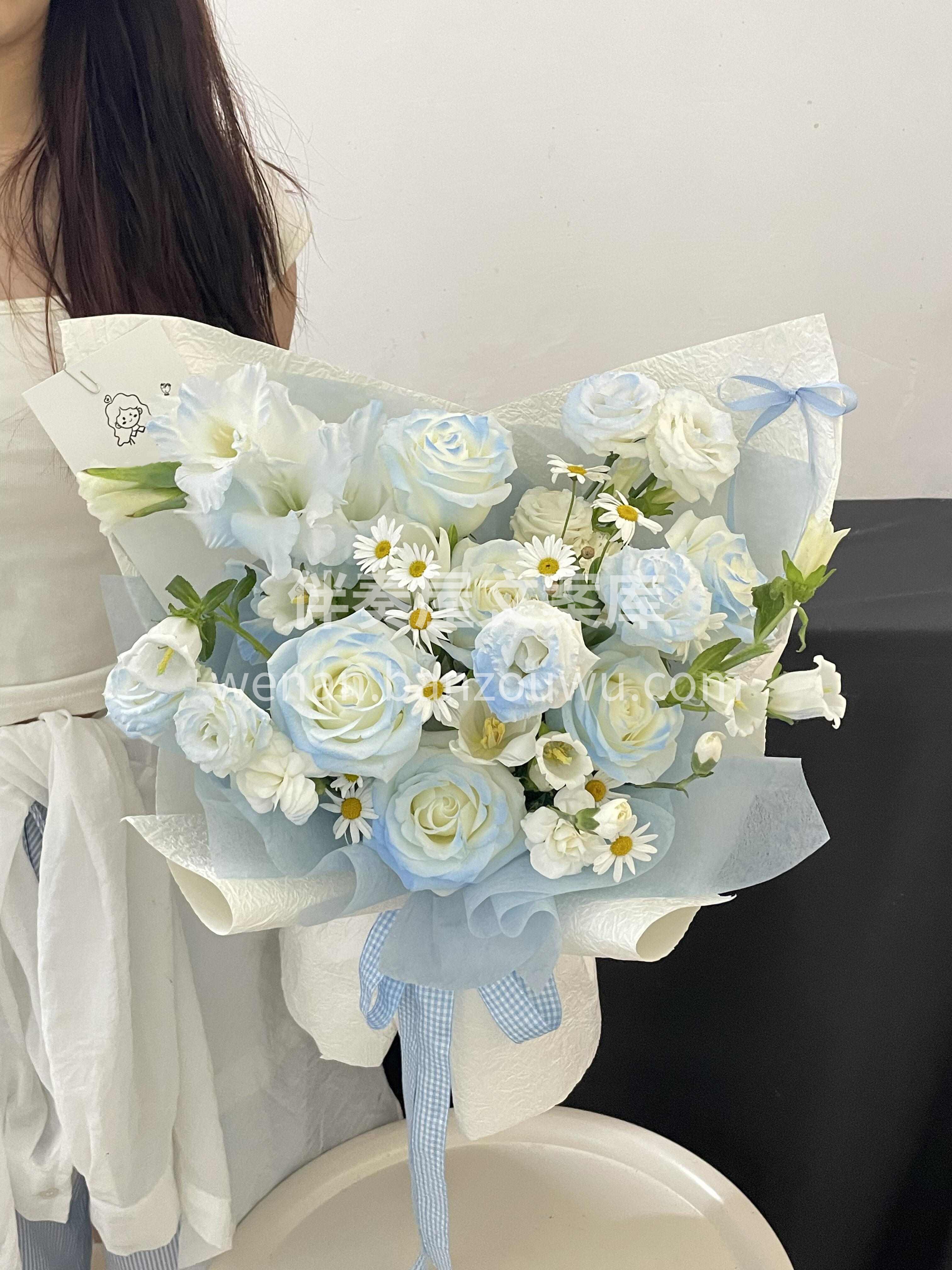 碎冰蓝玫瑰💐 你是我的星辰大海🌊 想要表达心意💙 选它就对啦 配图1