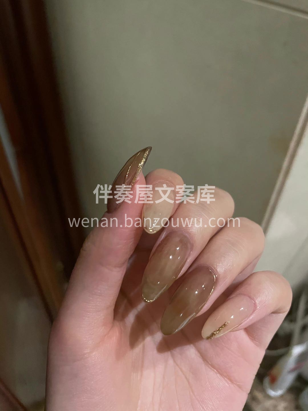 🦶上是晶石猫眼 冷棕色 手上是浅咖色配米 配图3