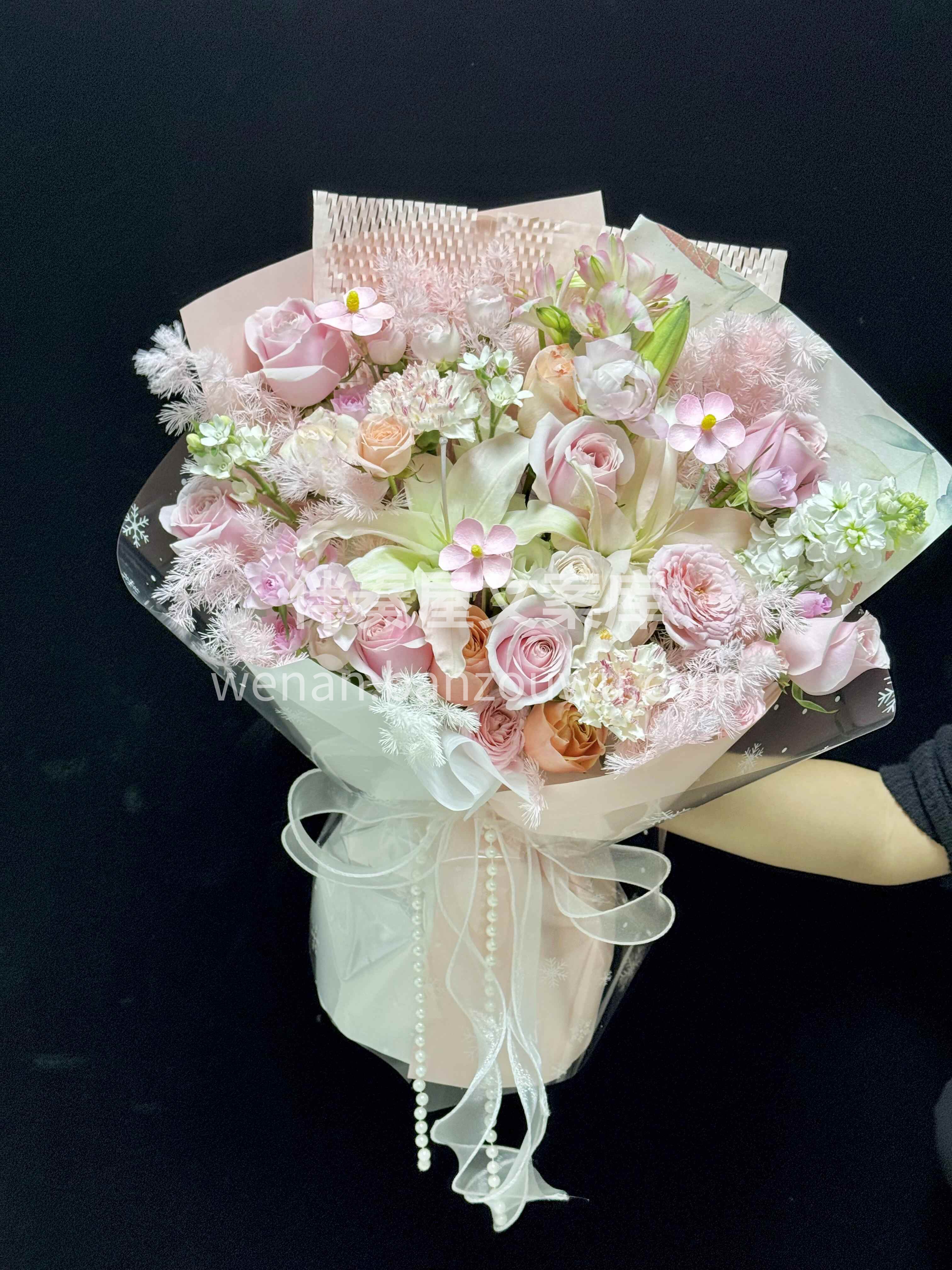 温柔的粉色系花束系花束🌷 平淡日子里的琐碎 总需要这样一束温 配图2