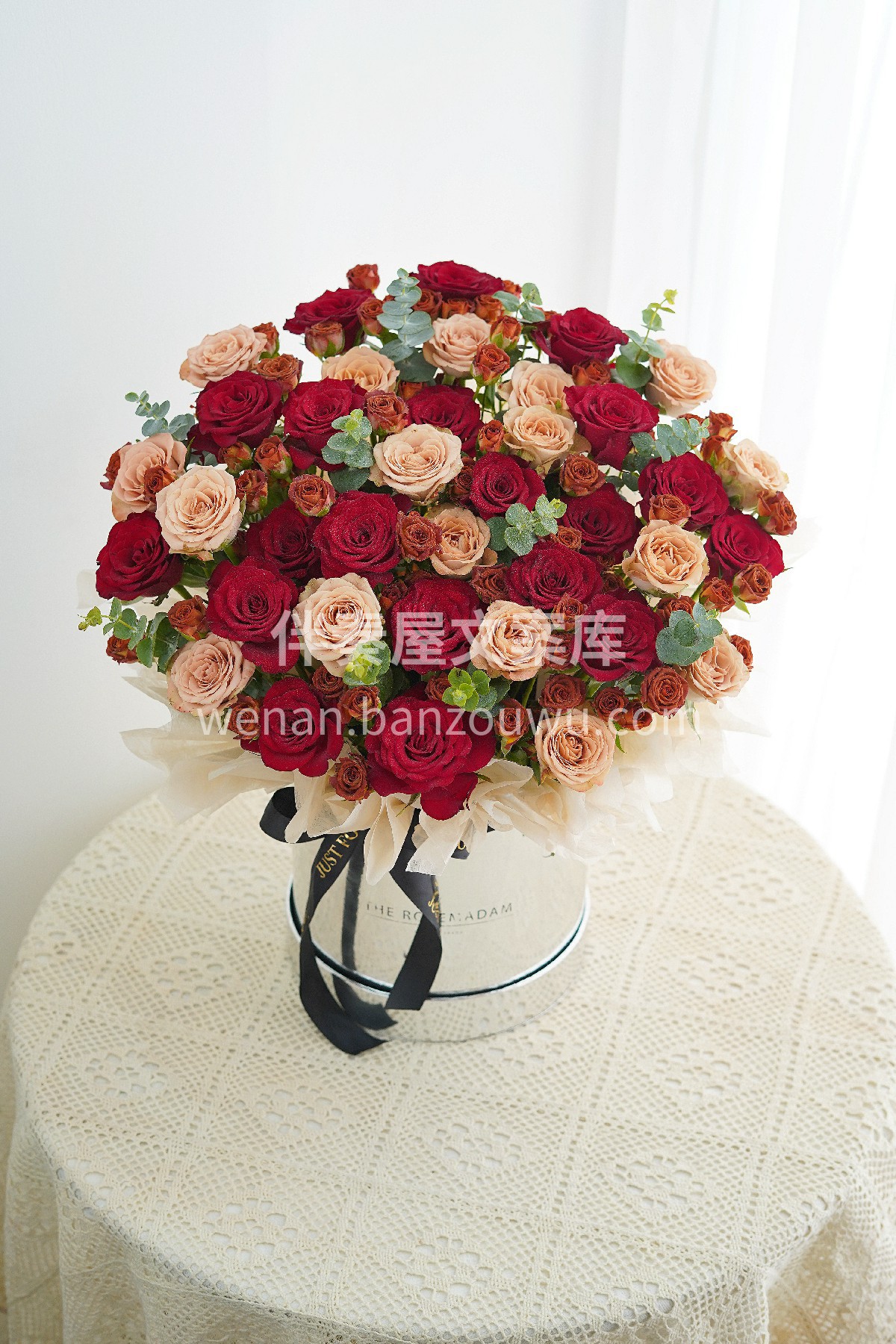 卡布奇诺红玫瑰抱抱桶💐 一到秋冬🍂 氛围感直接拉满 秋冬季氛 配图2