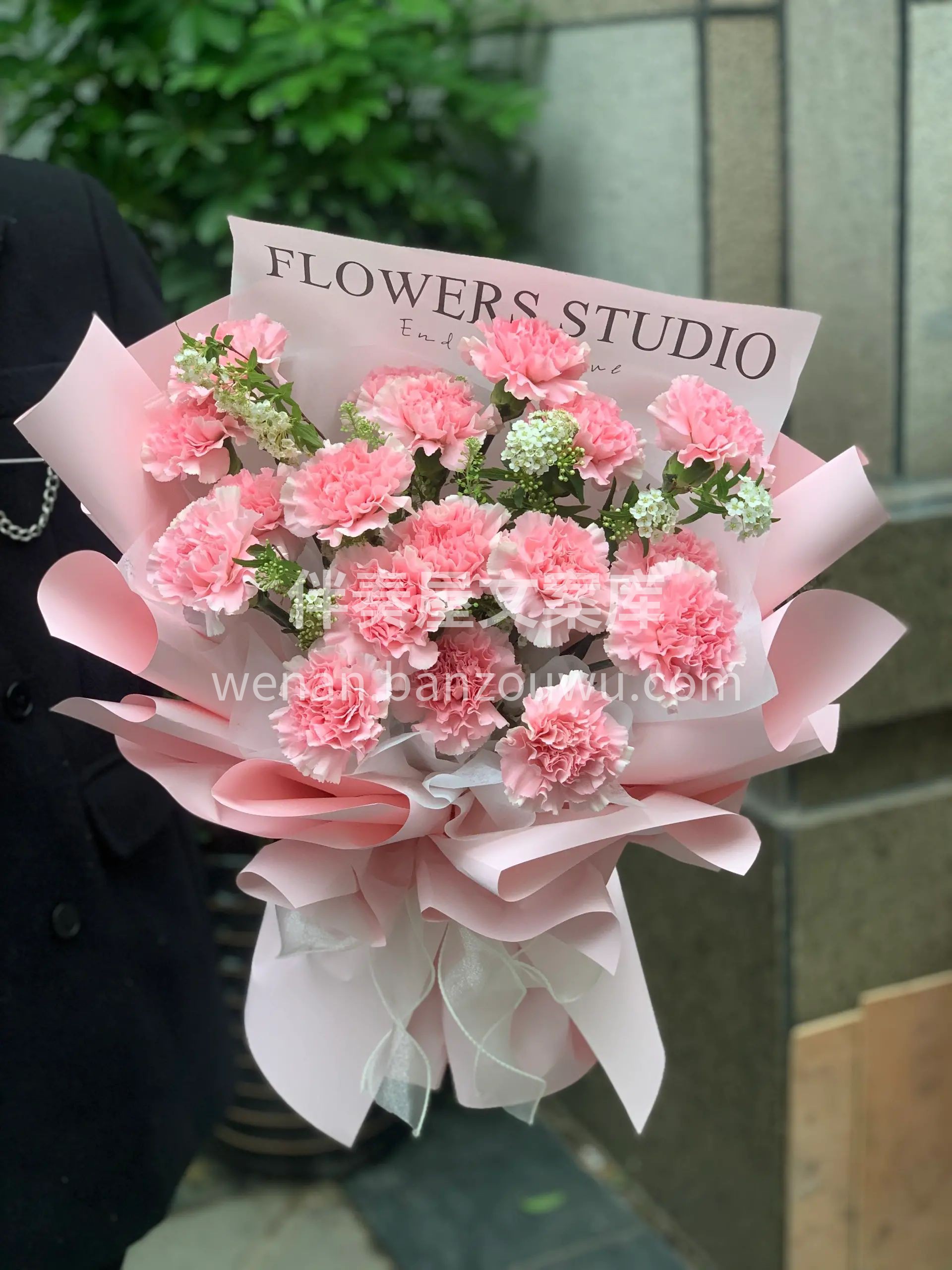 粉色康乃馨花束 顾客送给妈妈的生日花礼  配图2