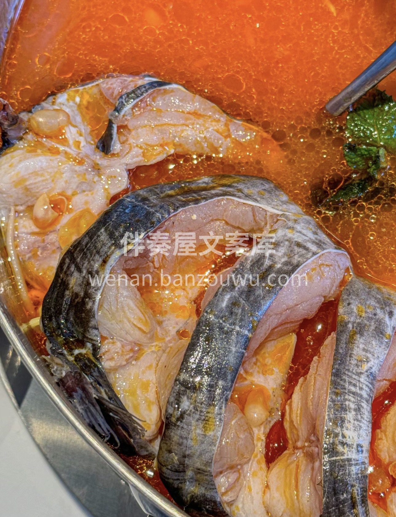 那浓郁的酸汤，包裹着滑嫩的鱼肉，热气腾腾 配图2