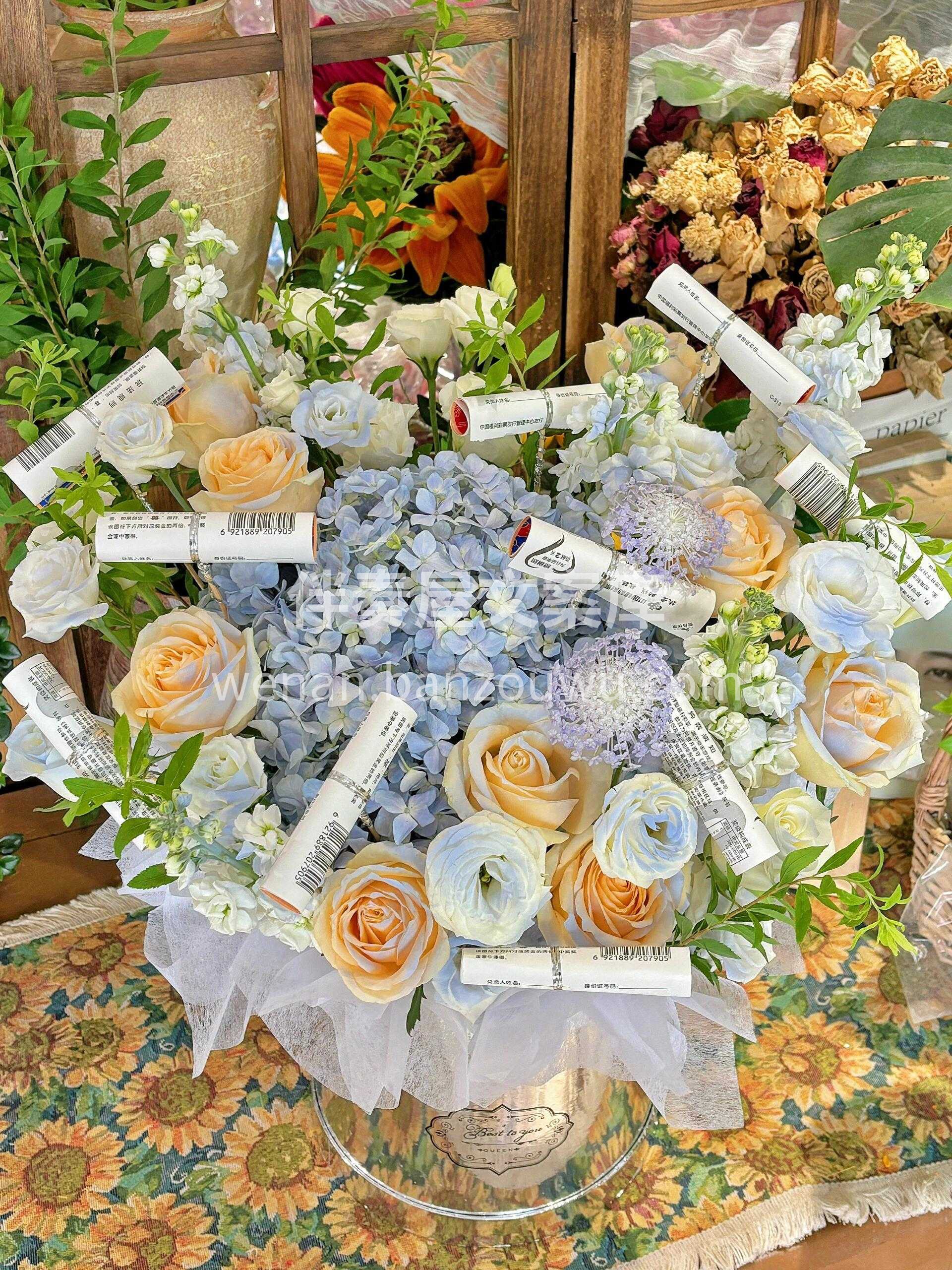 彩票花礼抱抱桶🎈 鲜花传递心意 彩票承包运气 抱着这桶彩票花 配图2